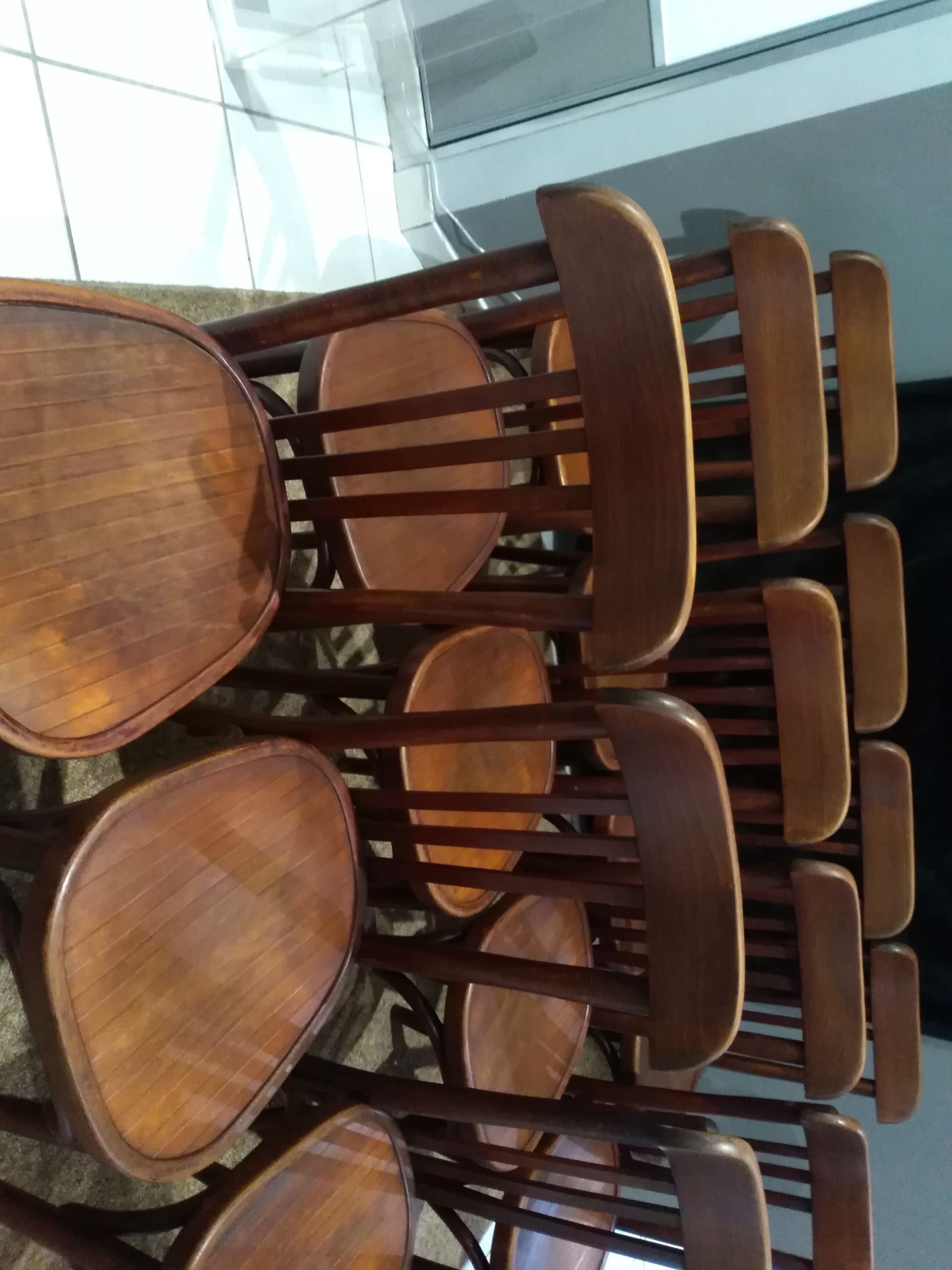 Suite  de 12 chaises de bistrot Baumann 1920