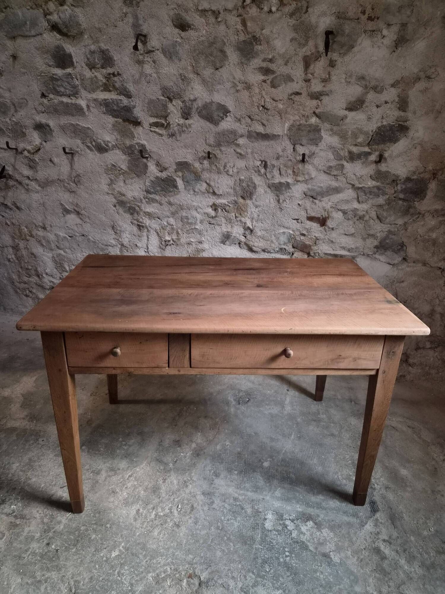 Table à manger française ancienne en merisier avec deux tiroirs, vers 1880–1920