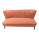 Canapé cocktail mid-century corail en tissu, pieds en hêtre massif — 1950