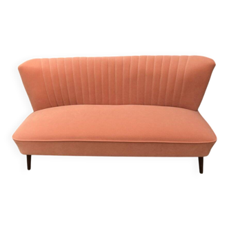 Coral mid-century cocktail canapé in fabric, solid beech legs — 1950