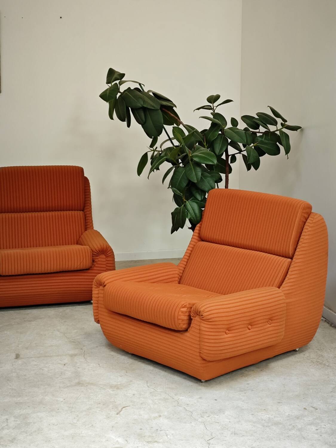 Complete orange salon JITONA in Atlantis Space Age style from the 1970s.