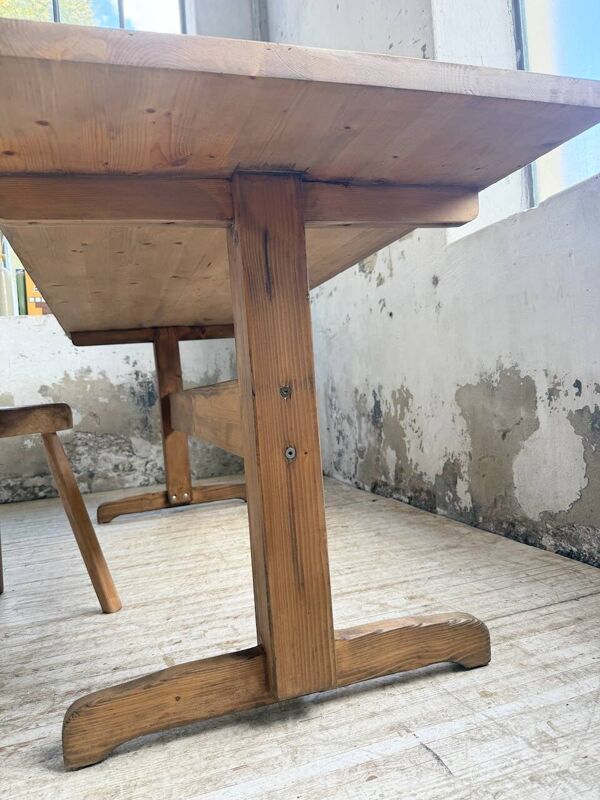 Table de repas pin mobilier de montagne perriand