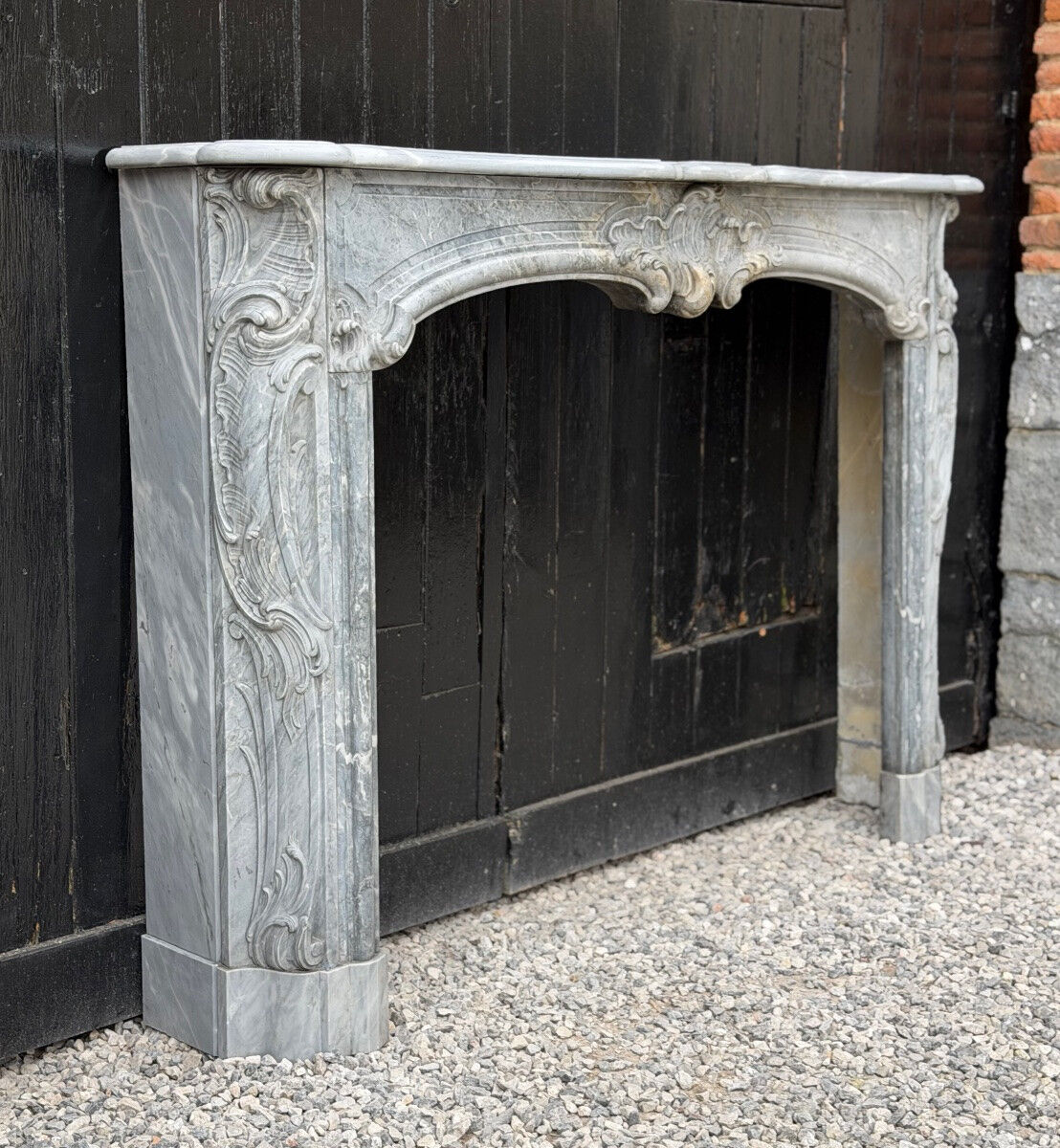Louis XV fireplace in blue Turquin marble, 18th century.