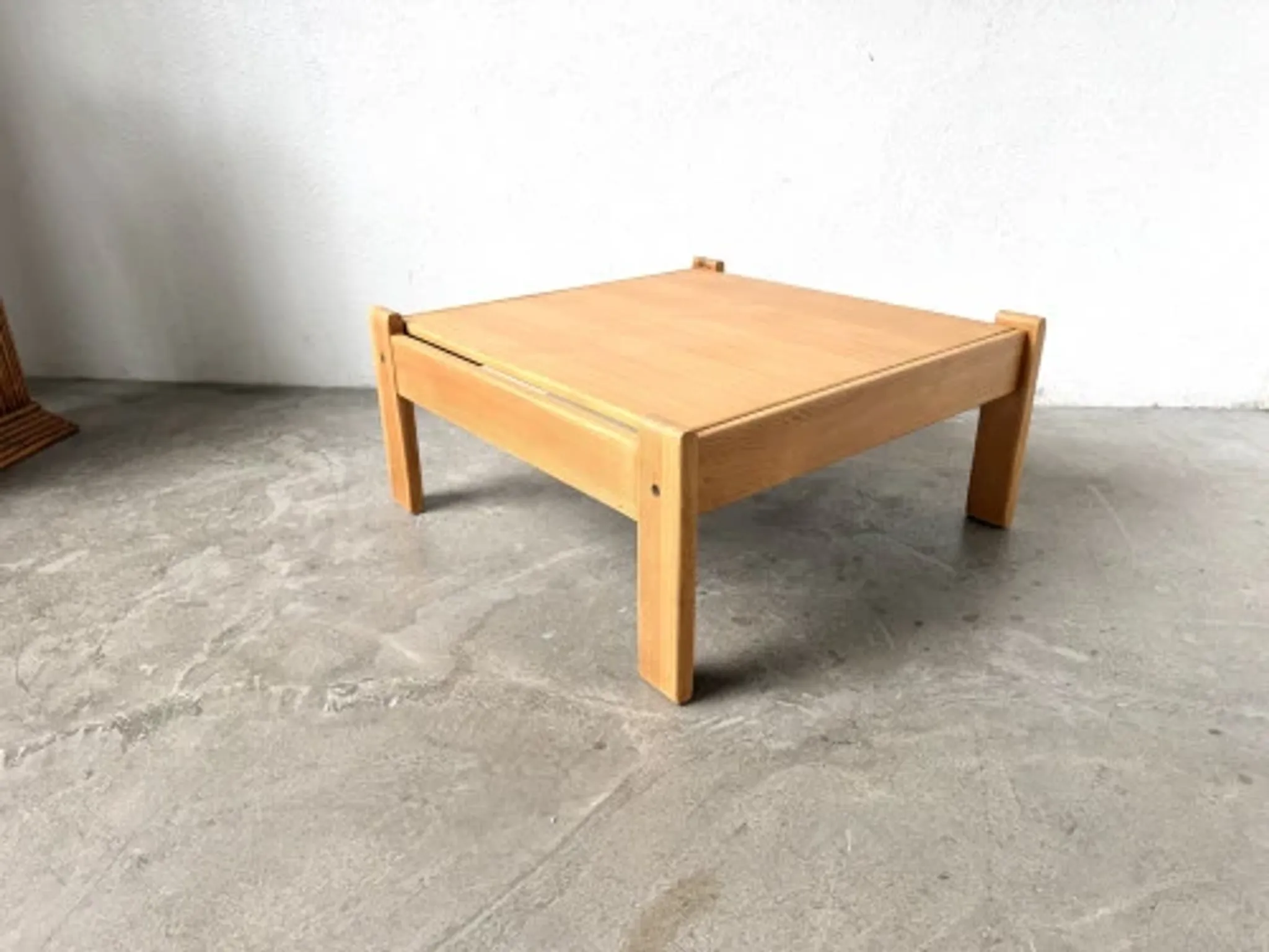 Modernist coffee table in solid pine with a reversible top, 1970s.