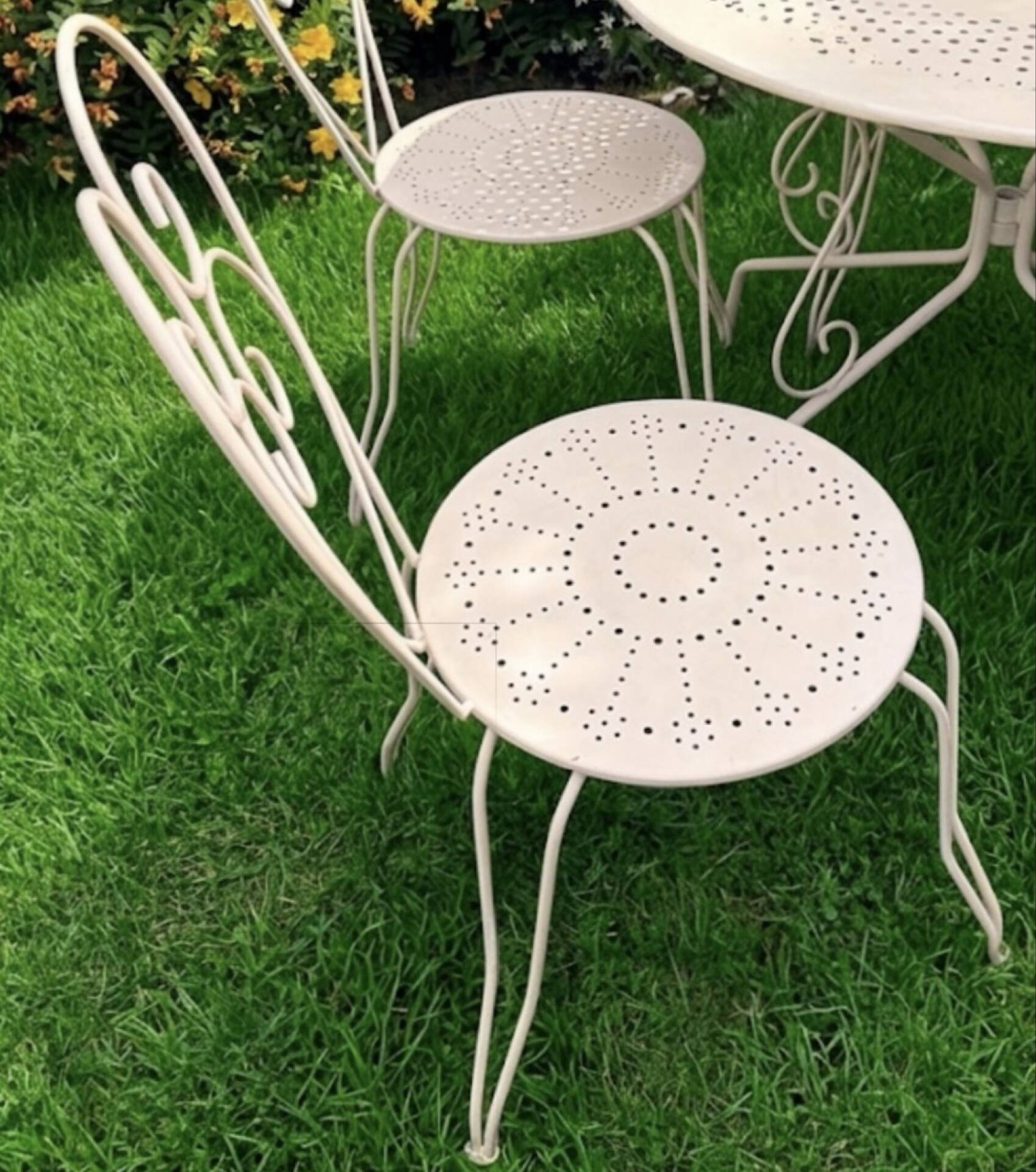 Salon de jardin rétro en fer forgé des années 50