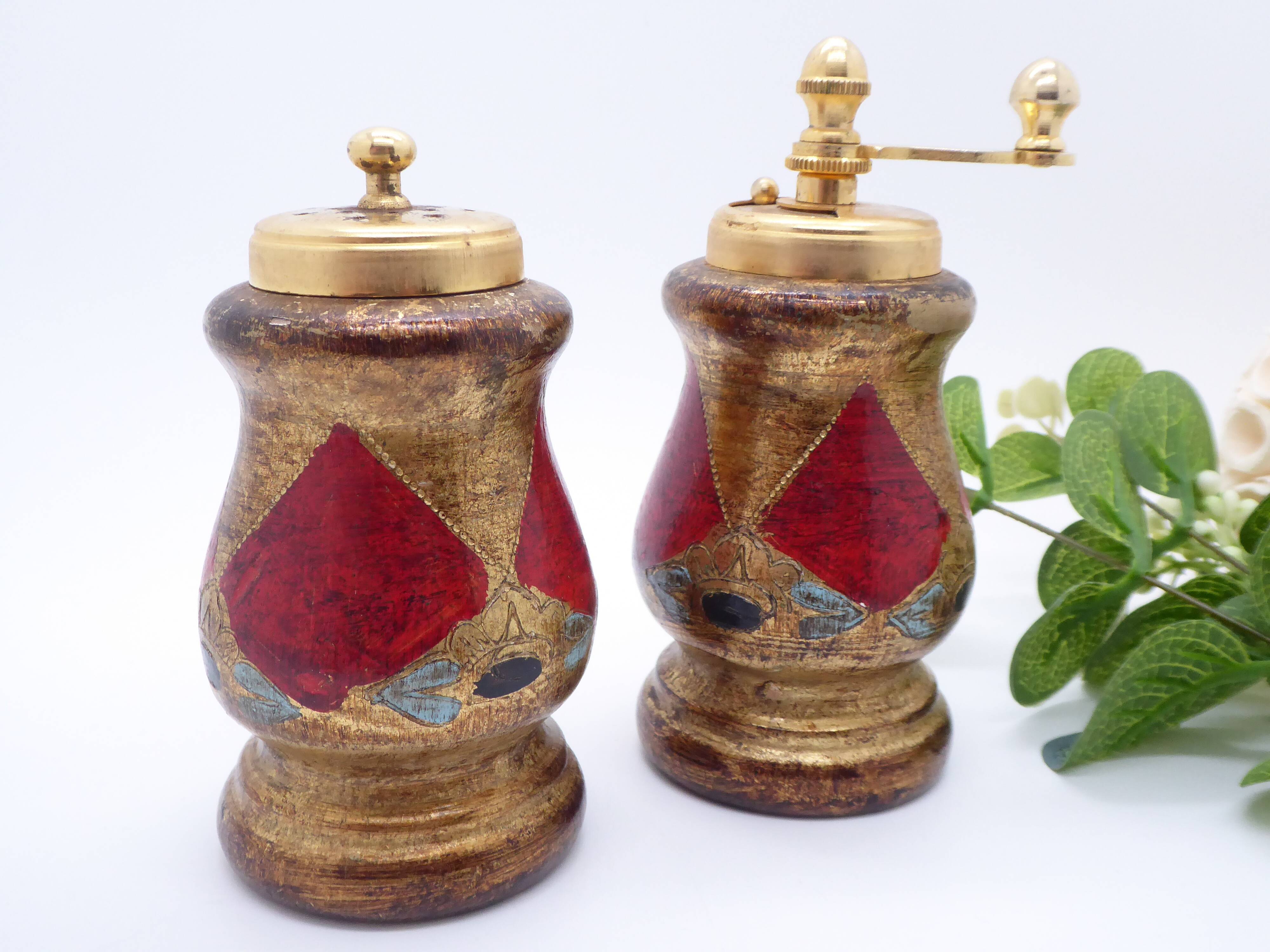 Salt shaker and pepper mill Florentine style
