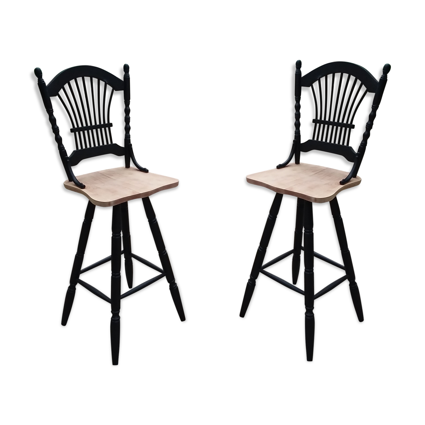 2 bar stools