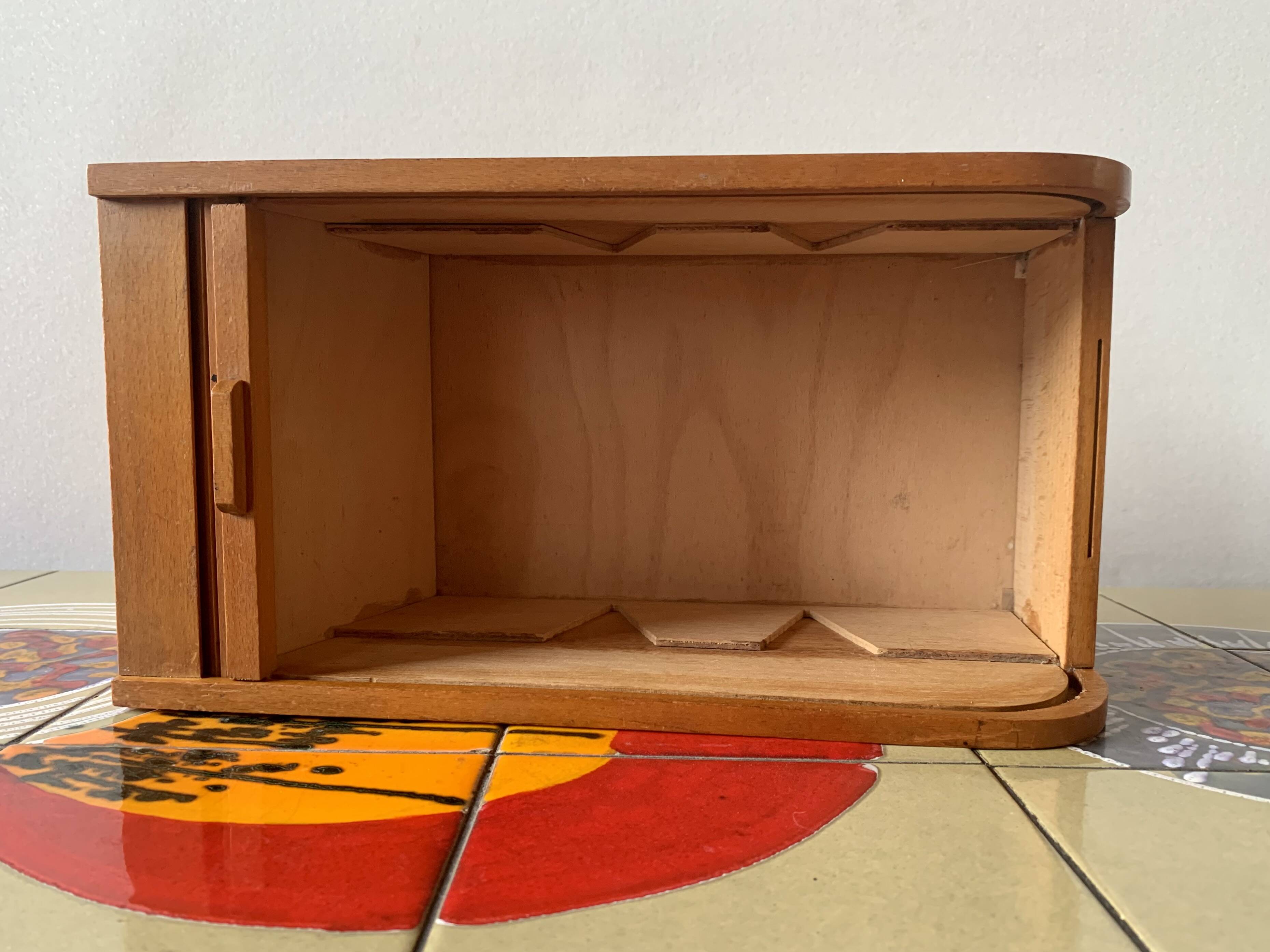 2 anciennes boîtes de classement en bois à volet