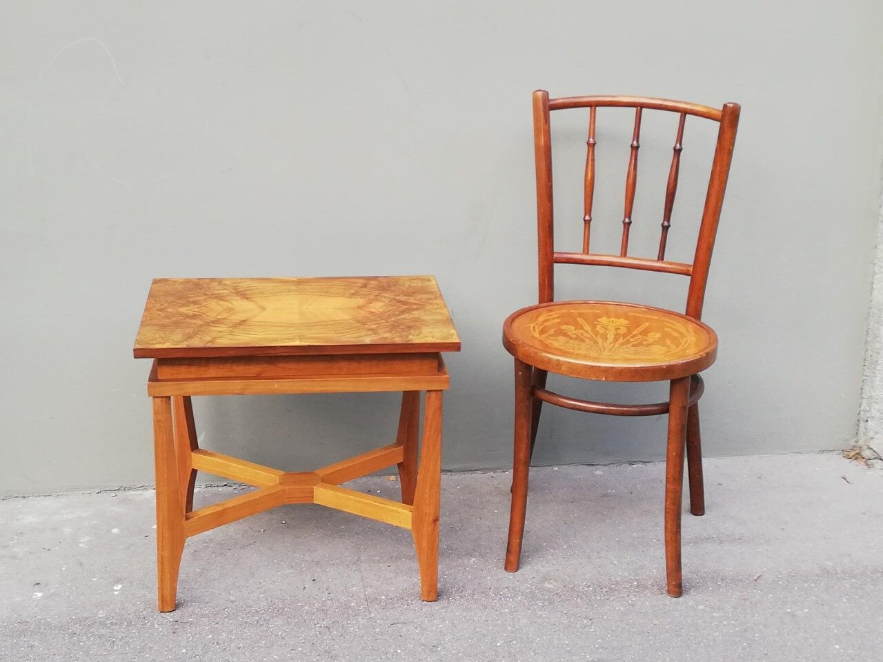 Art Deco table table in solid wood 40s