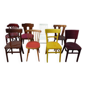 8 chaises de bistrot en bois dépareillées - vintage