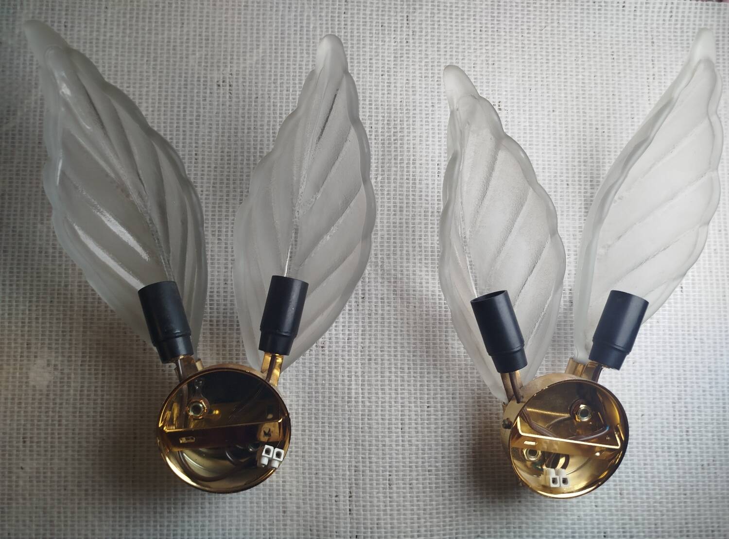 Pair of wall sconces with Italian leaf design in Barovier Murano style.