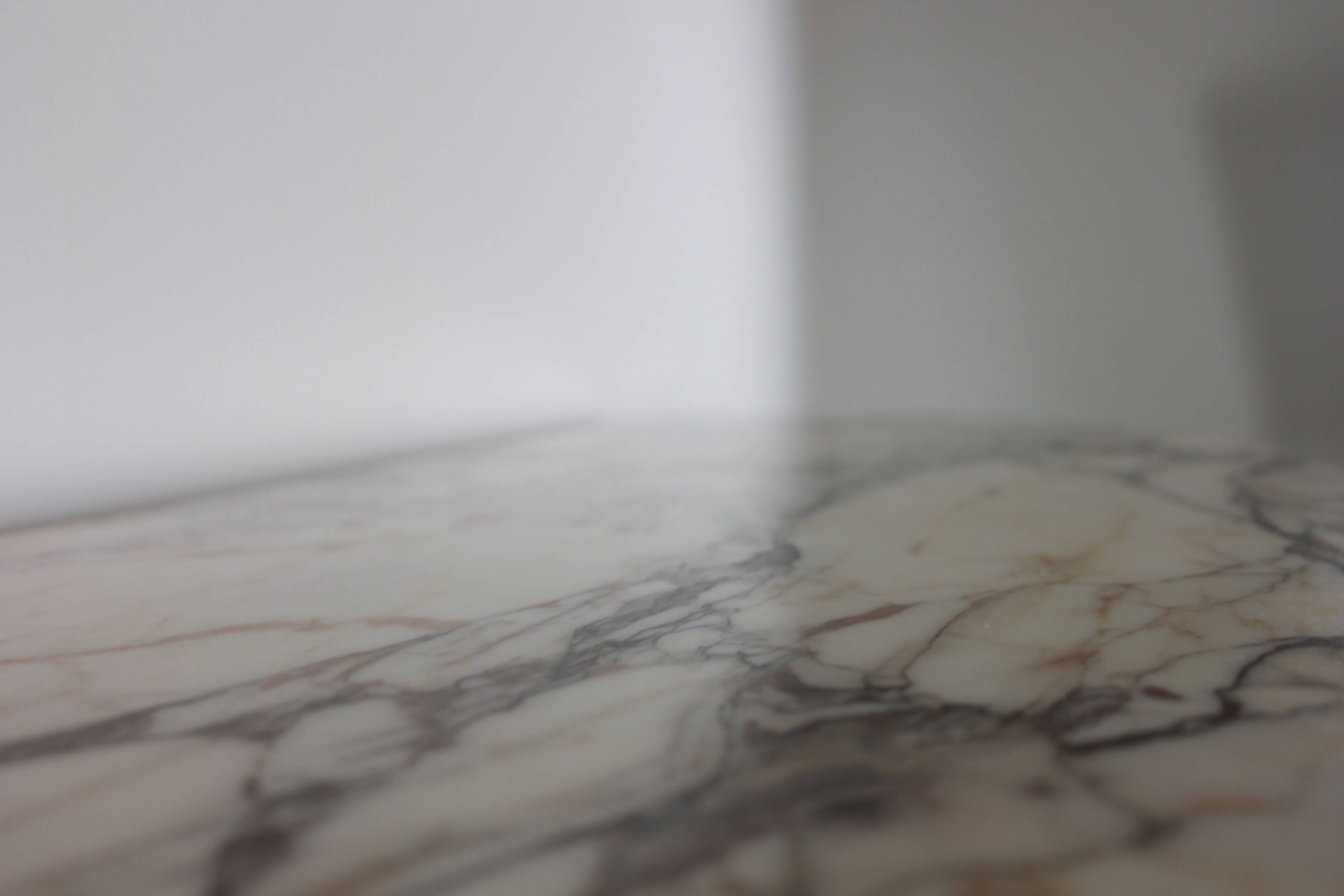 Half-moon shaped serving trolley