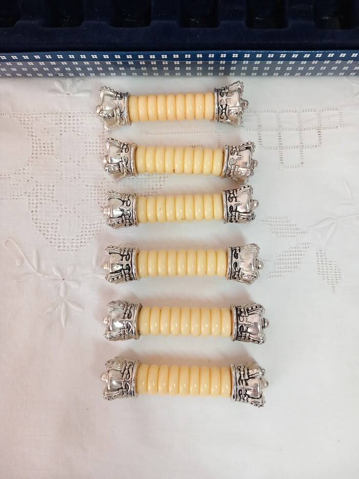 Vintage knife holder