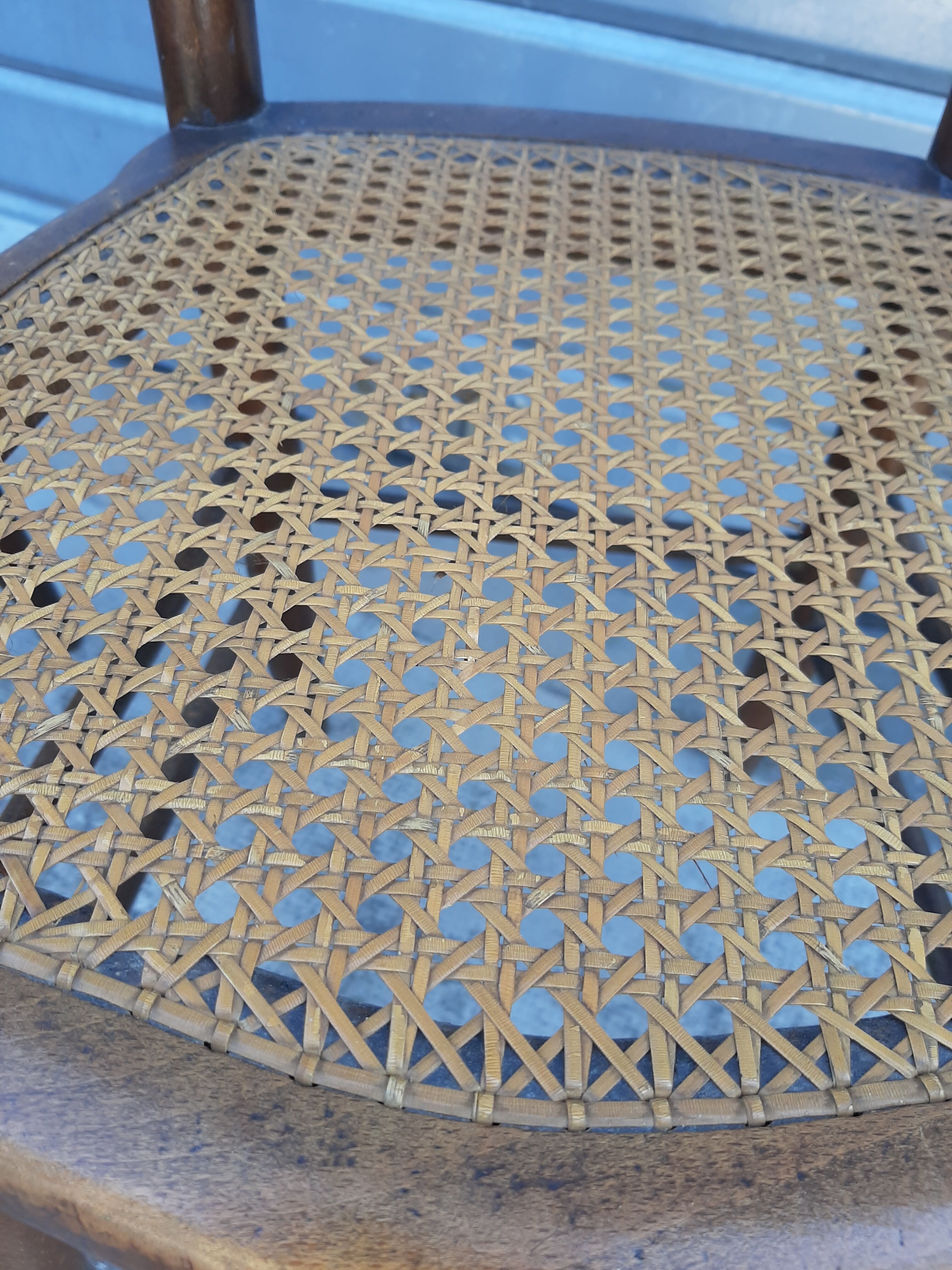 Paire de chaises de bistrot canné