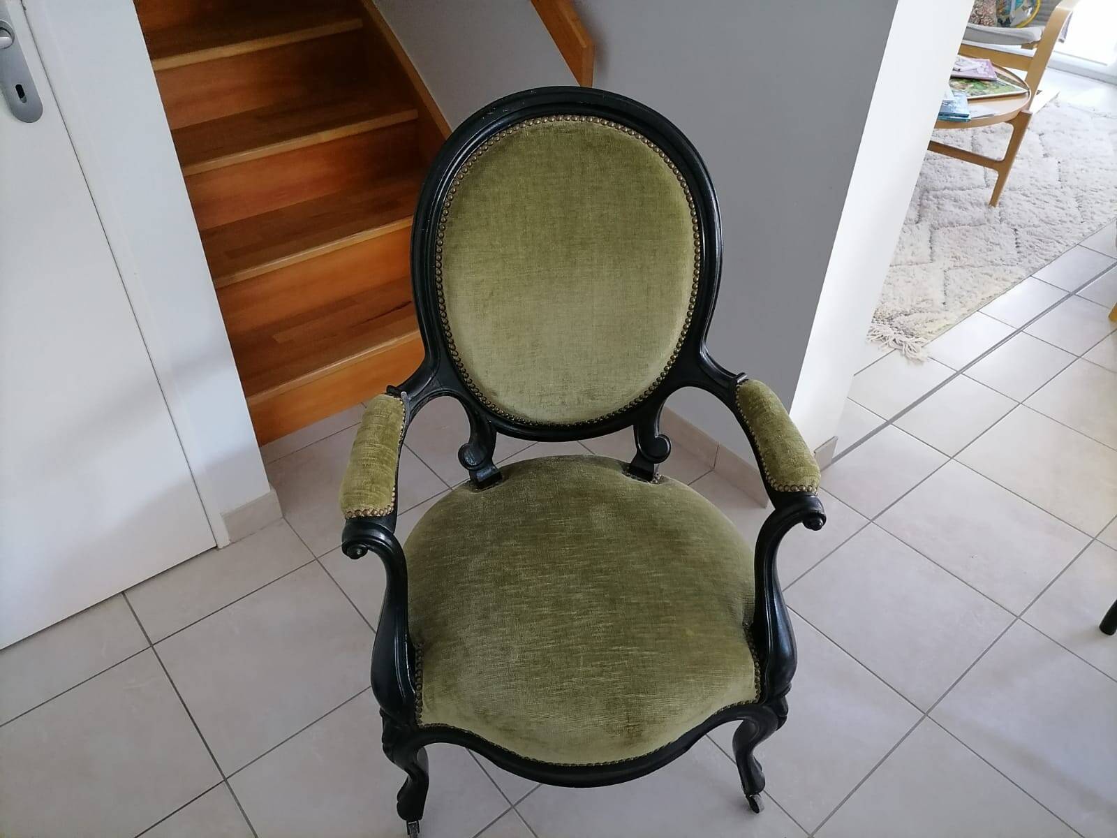 Set of 2 vintage green velvet armchairs – Elegance and comfort
