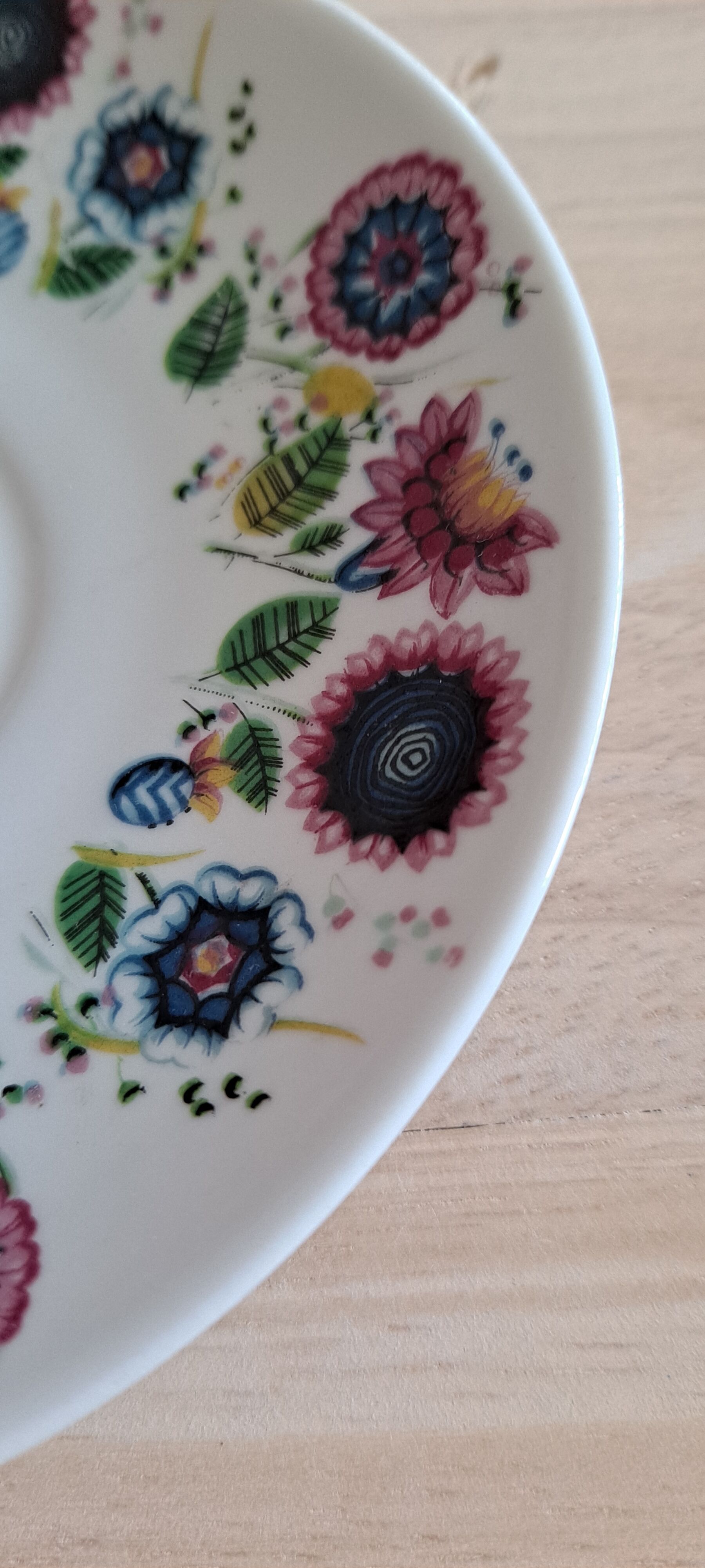 Coupelle porcelaine blanche et fleurs