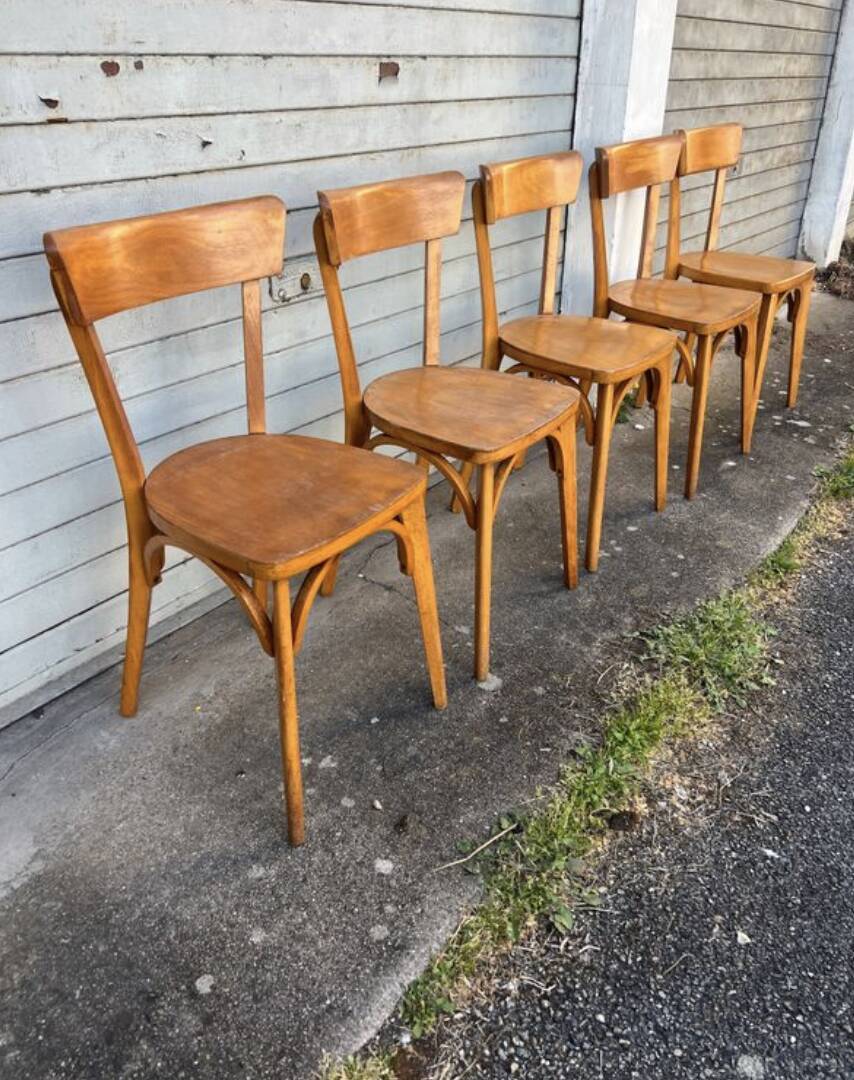 (Lot) 5 honey-coloured bistro chairs
