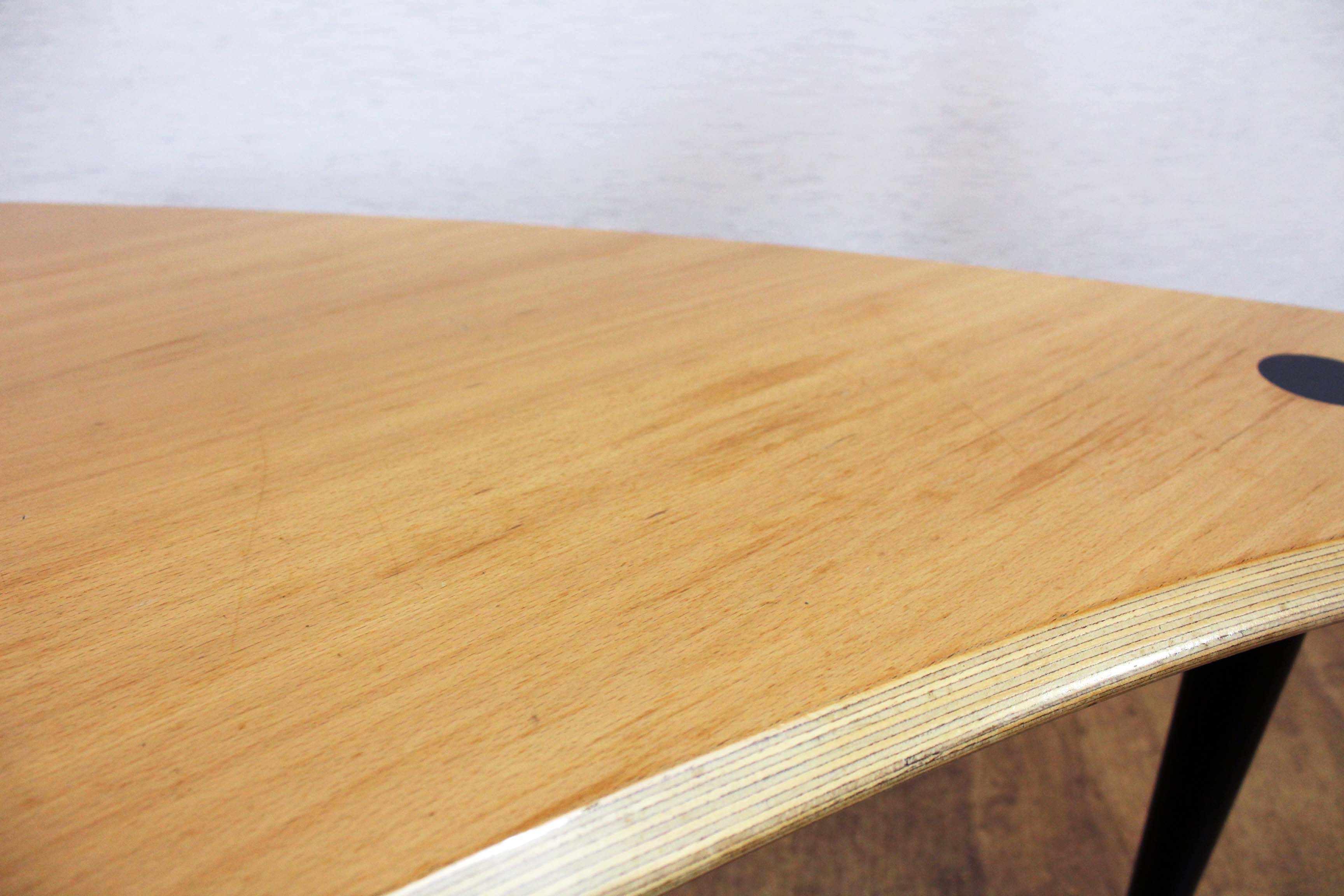 Coffee table "boomerang"