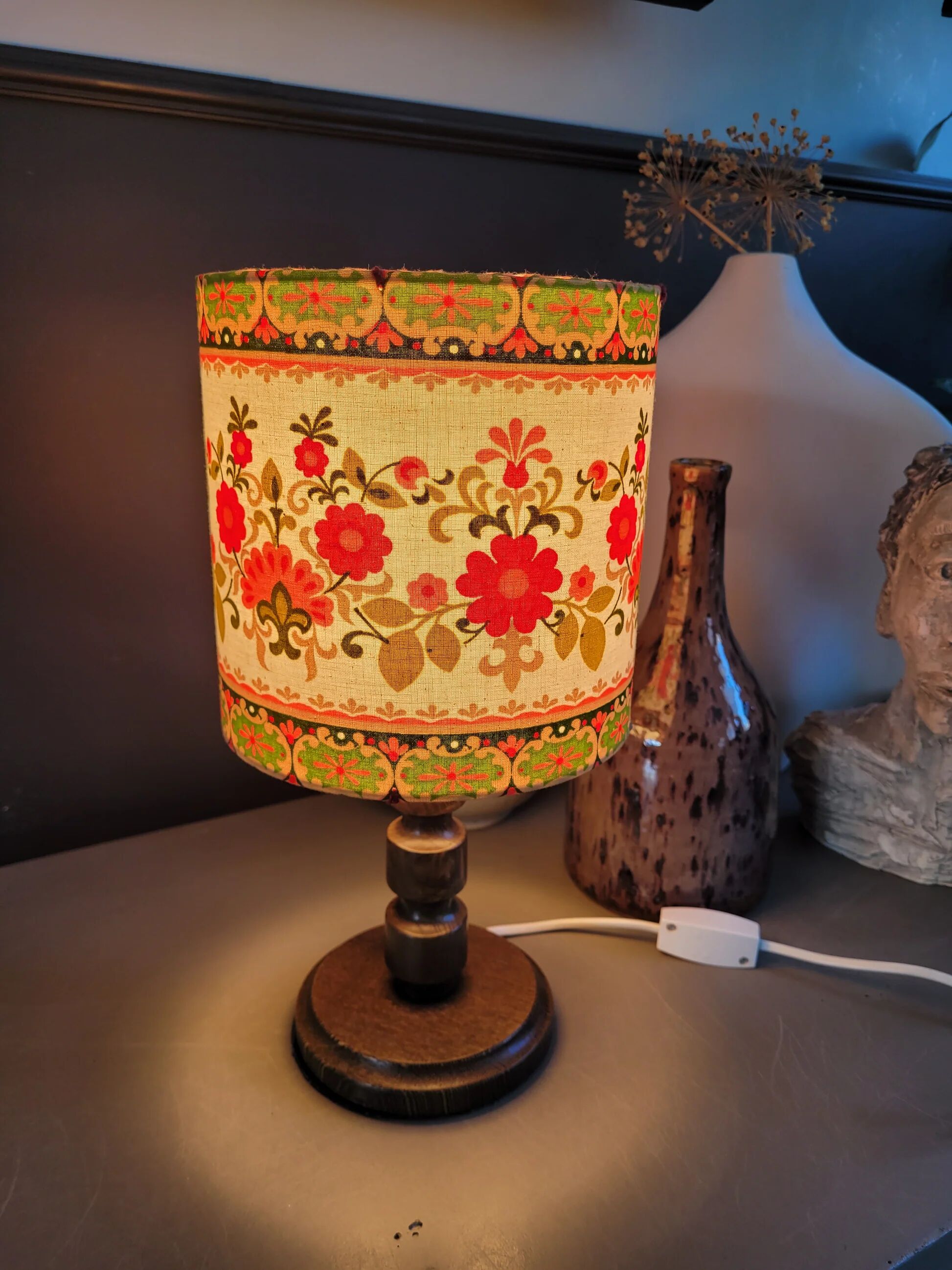 Bedside lamp with turned wooden base and floral shade - Ref 957
