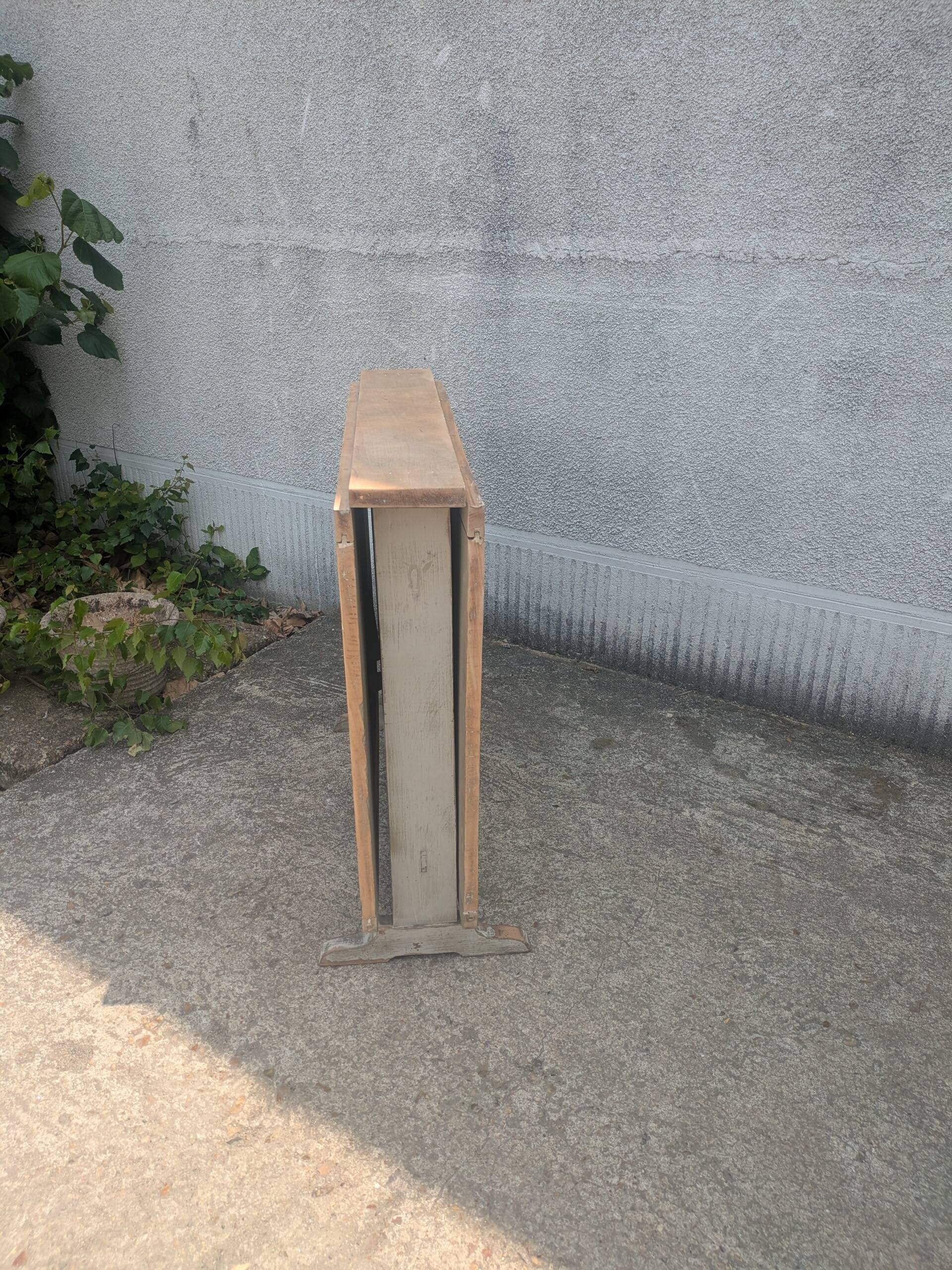 "Very" folding table