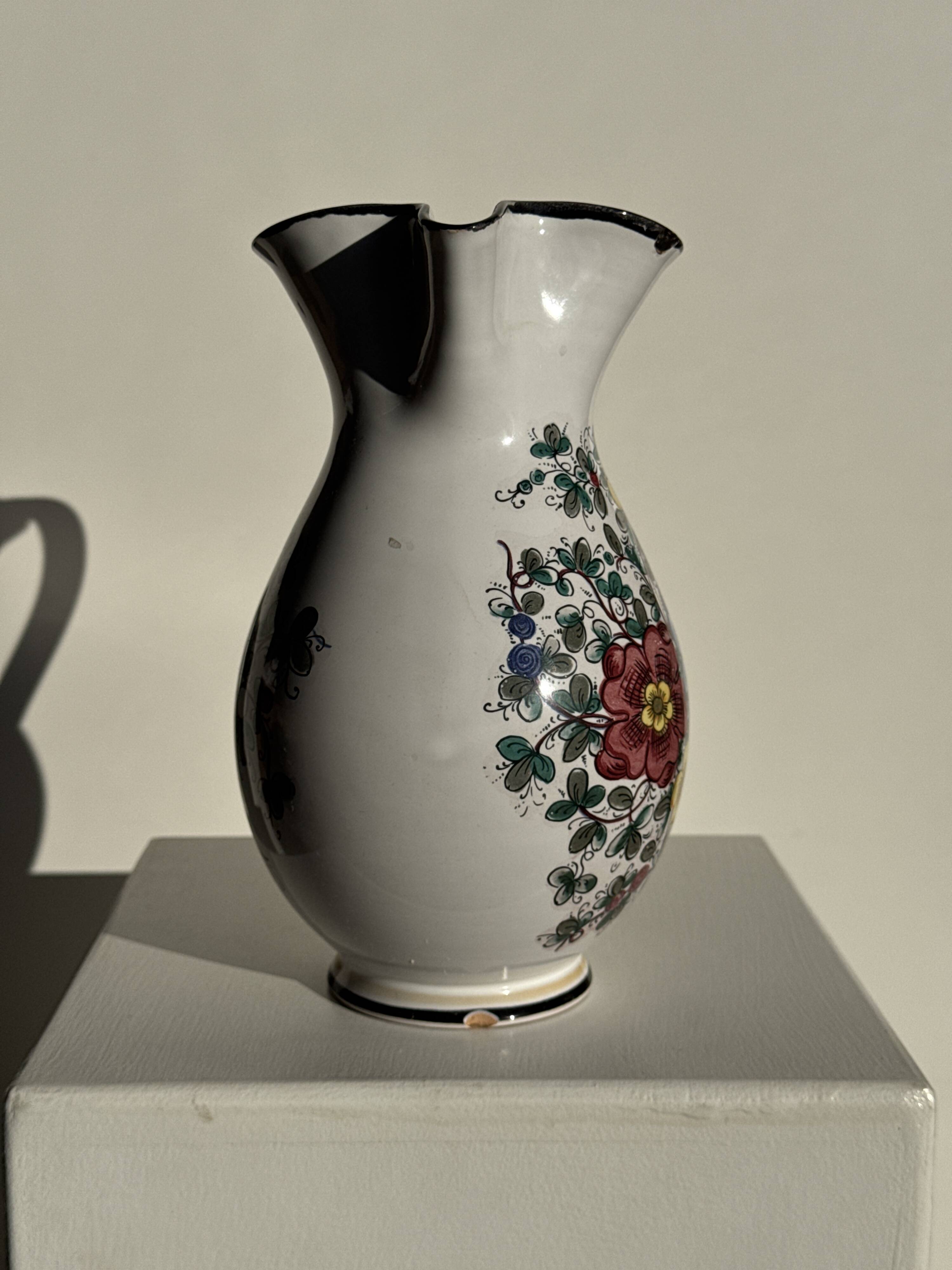 Large ceramic flower bouquet jug H23