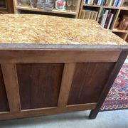 Commode galbée