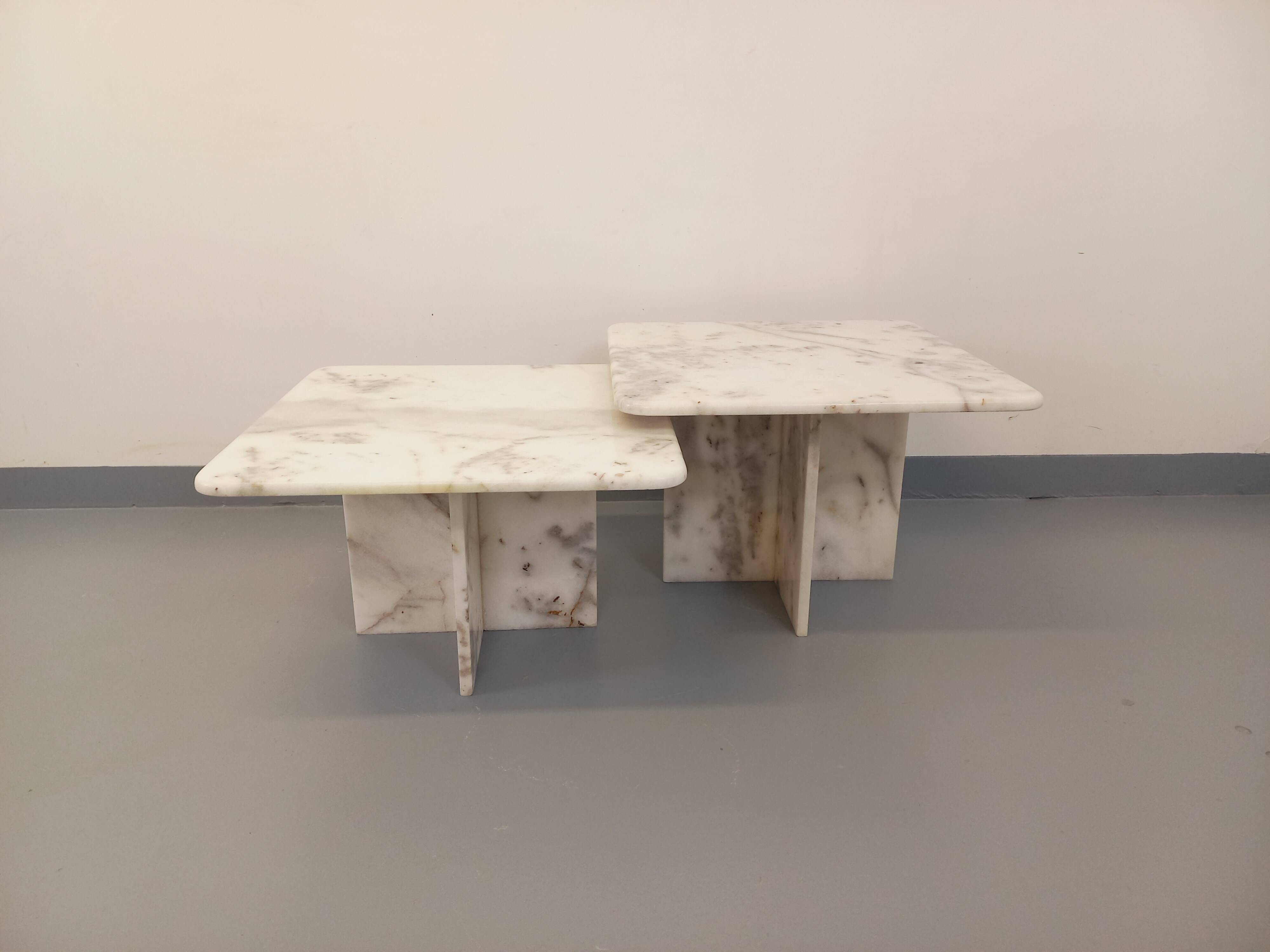 Pair of vintage nesting coffee tables in white marble from the 1970s.