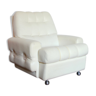 Fauteuil seventies en skaï blanc crème