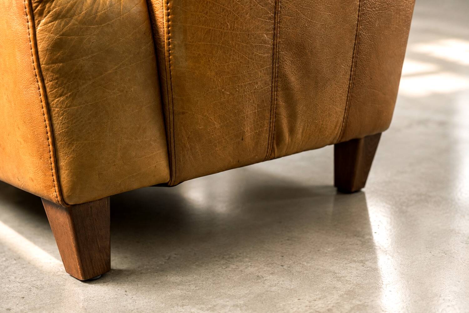 Canapé 3 places en cuir marron industriel vintage des années 1960, style mid-century modern