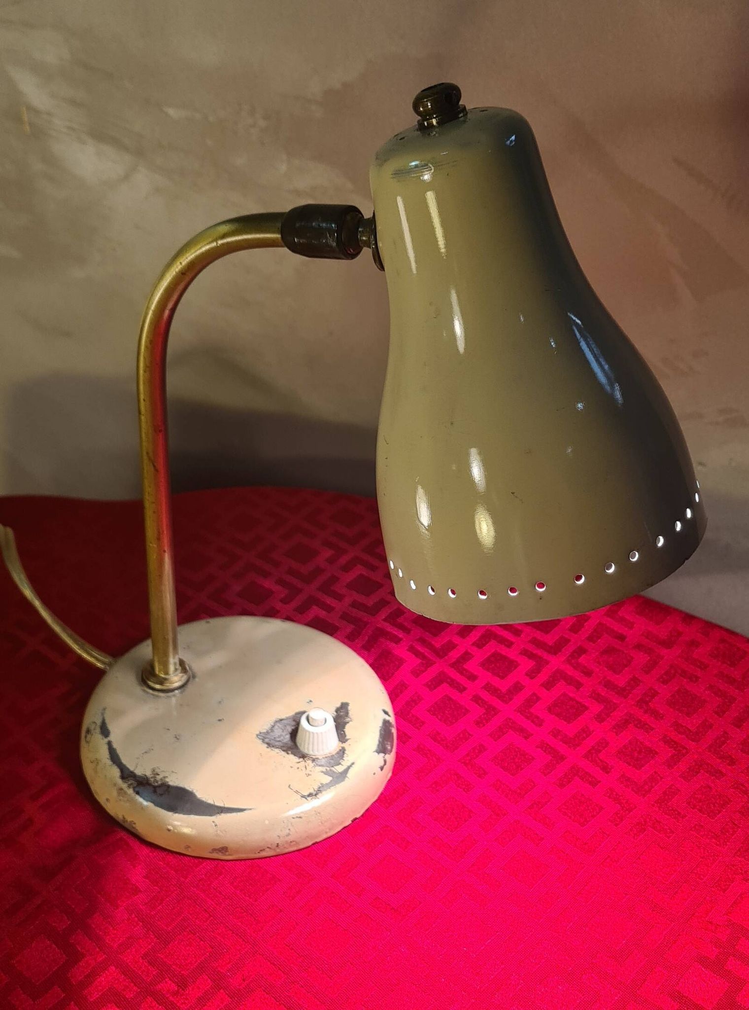 desk lamp 1950 to 60 pretty little model, with its traces of wear please