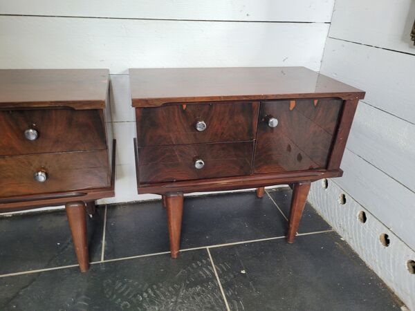 Paire de tables de chevet vintage des années 70 en noyer