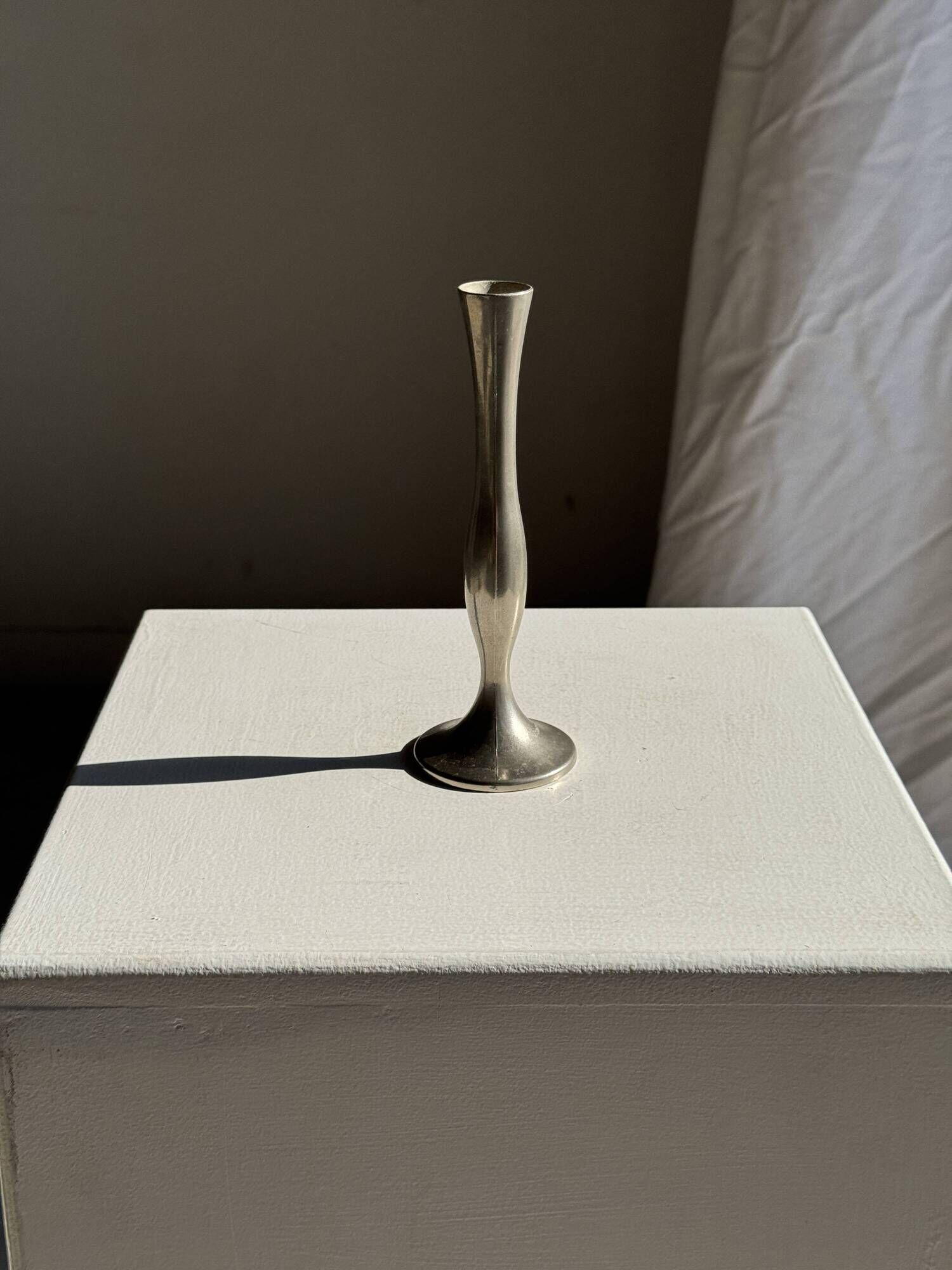 Vase soliflore vintage en métal gris à pied évasé H17 D6