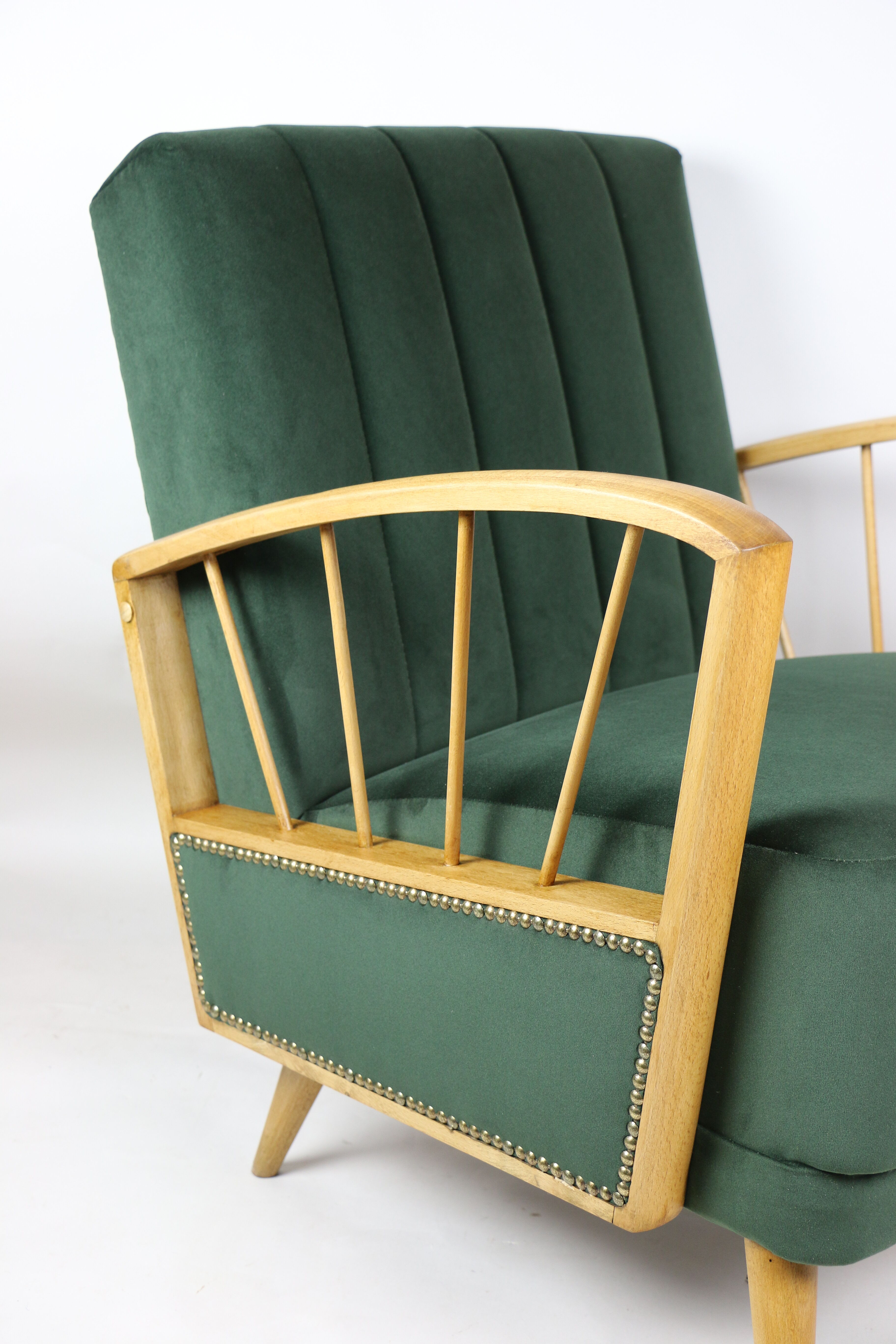 Fauteuil en velours d’olive, années 1970