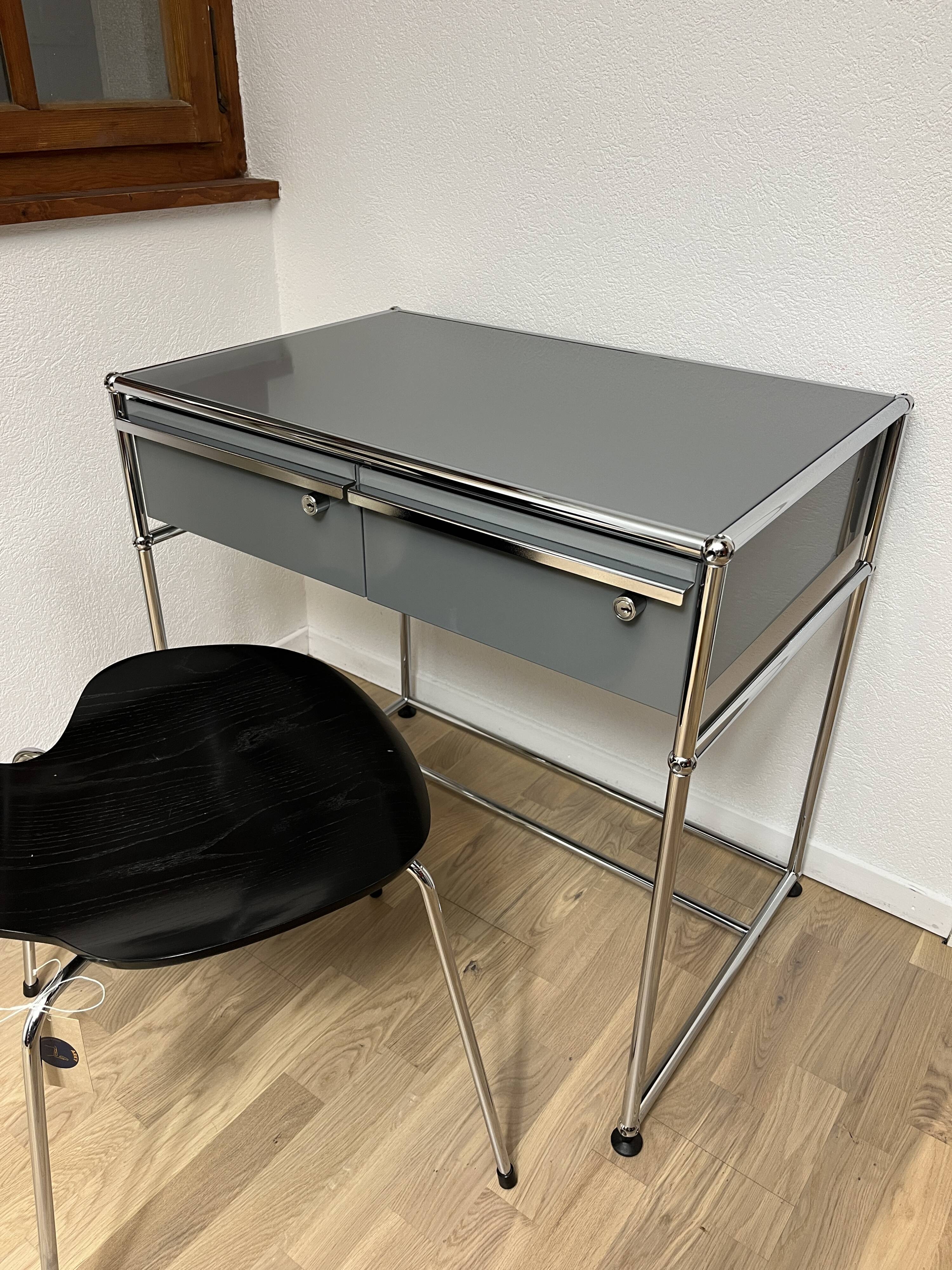USM Haller Desk / Trolley in Medium Grey