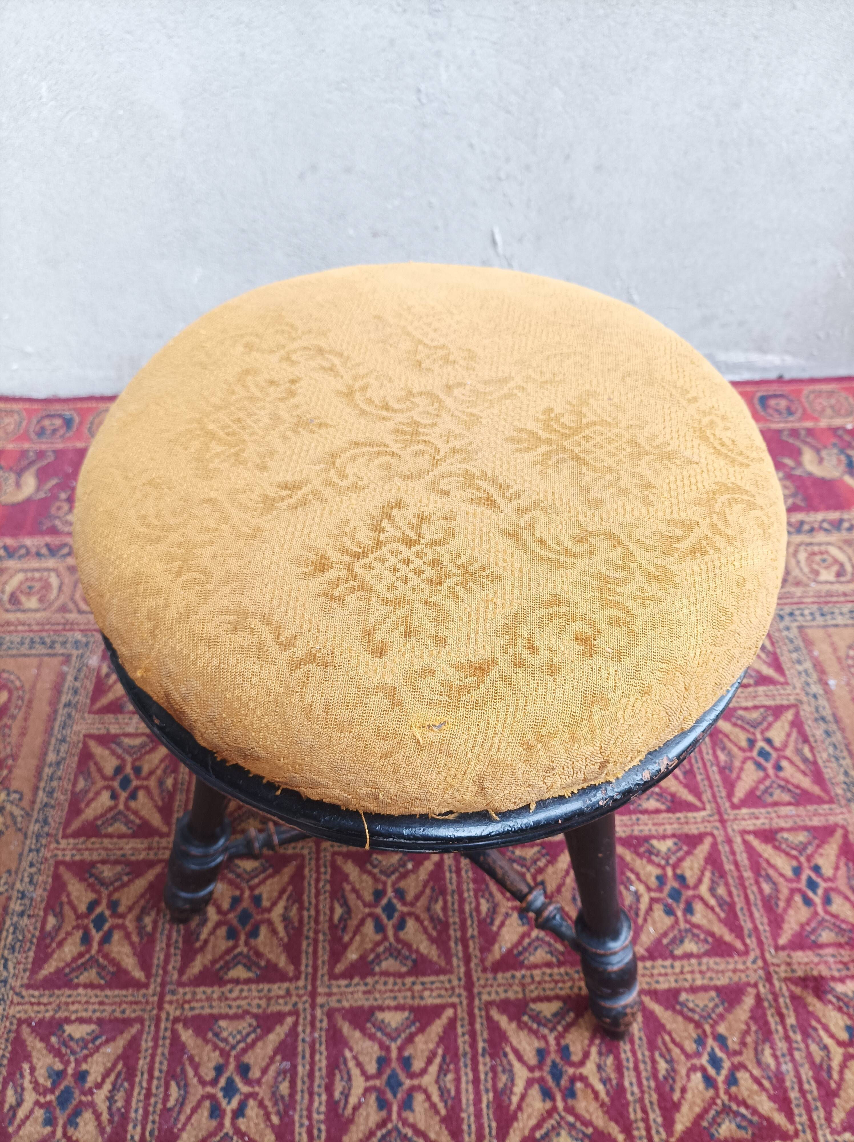 Napoleon III piano stool