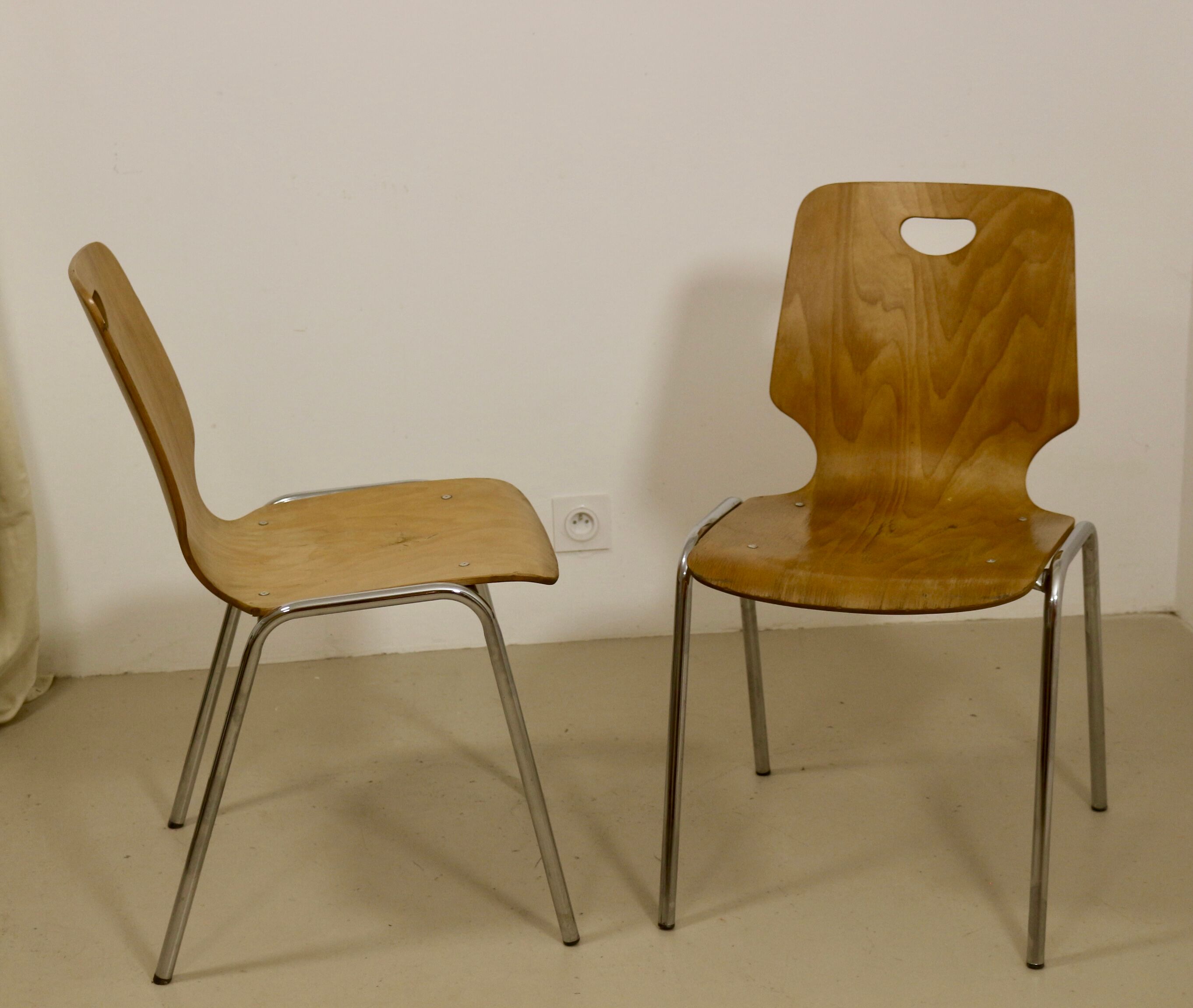 Pair of stackable chairs in Plywood plywood. Ref Leo.