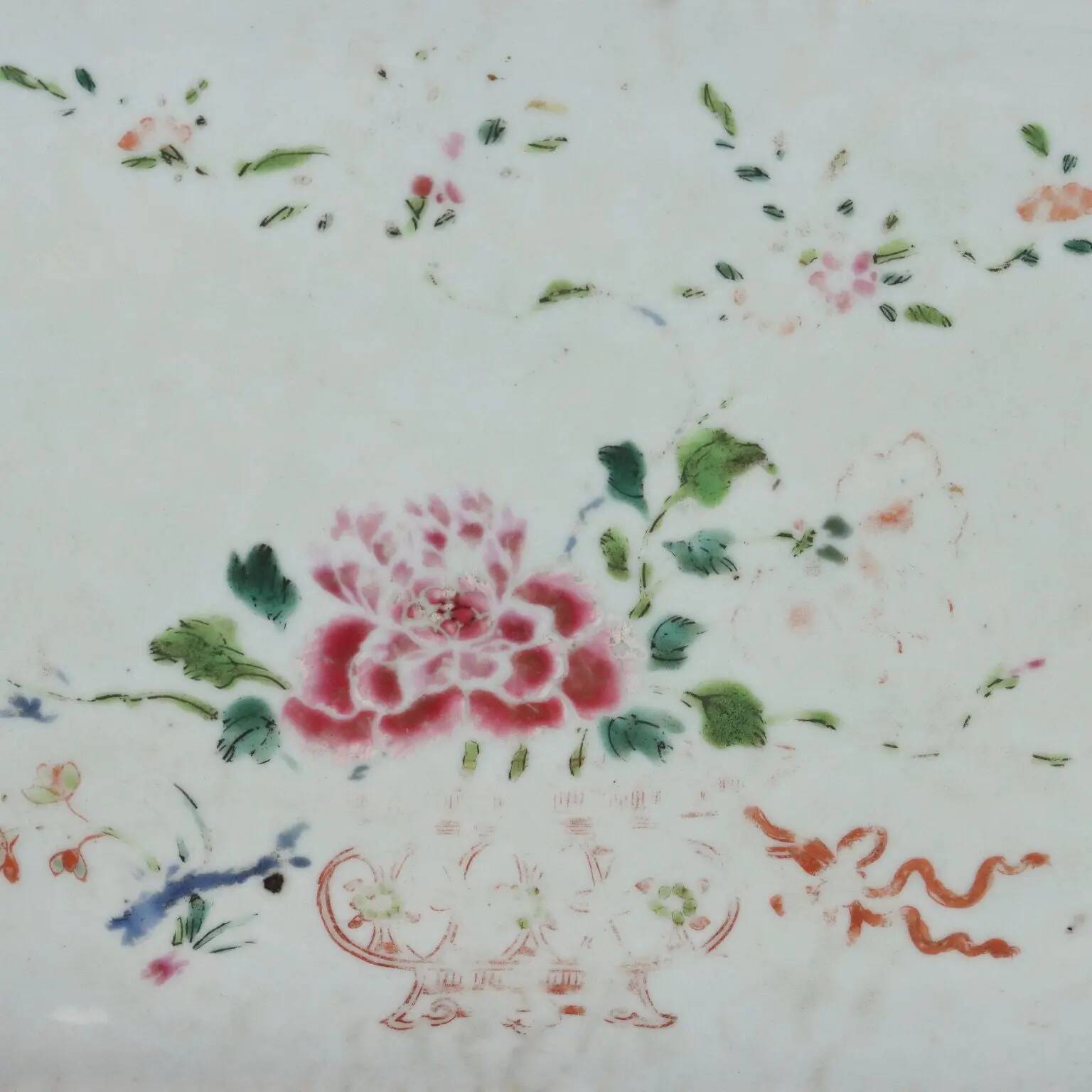 Ancient polylobed porcelain plateau from the Yongzheng period '700