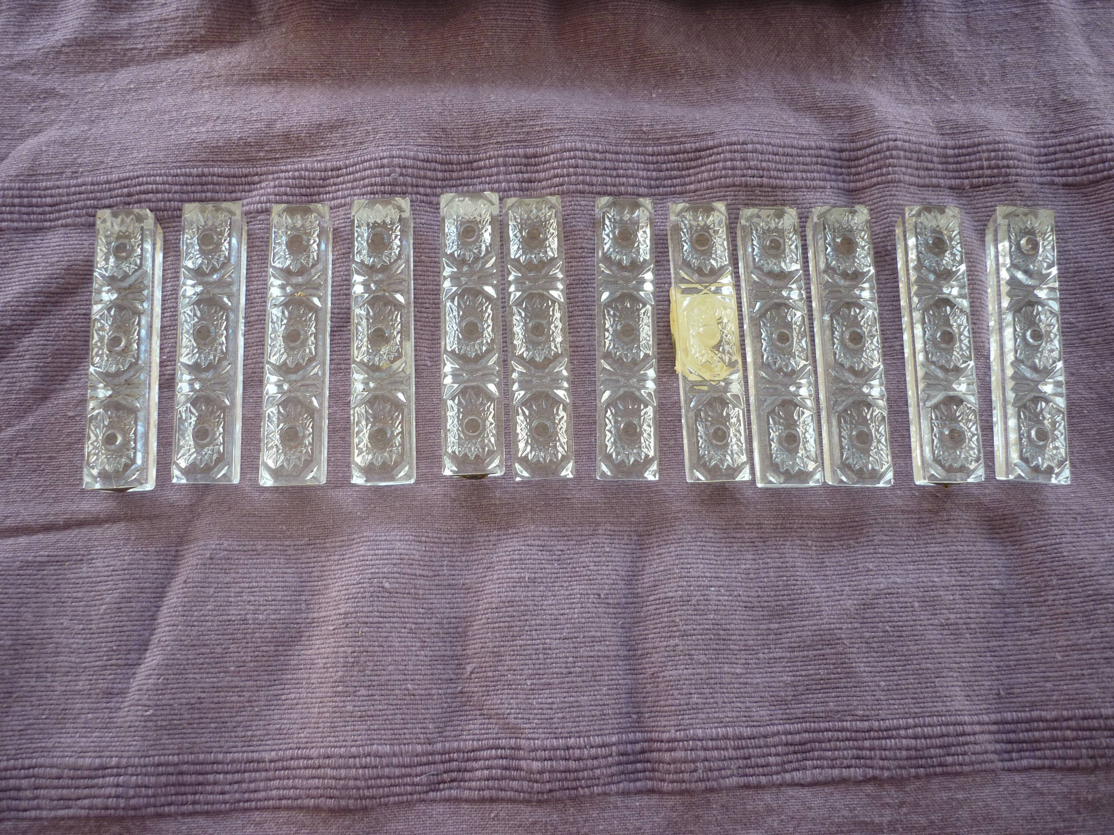 Set of 12 wears crystal knives