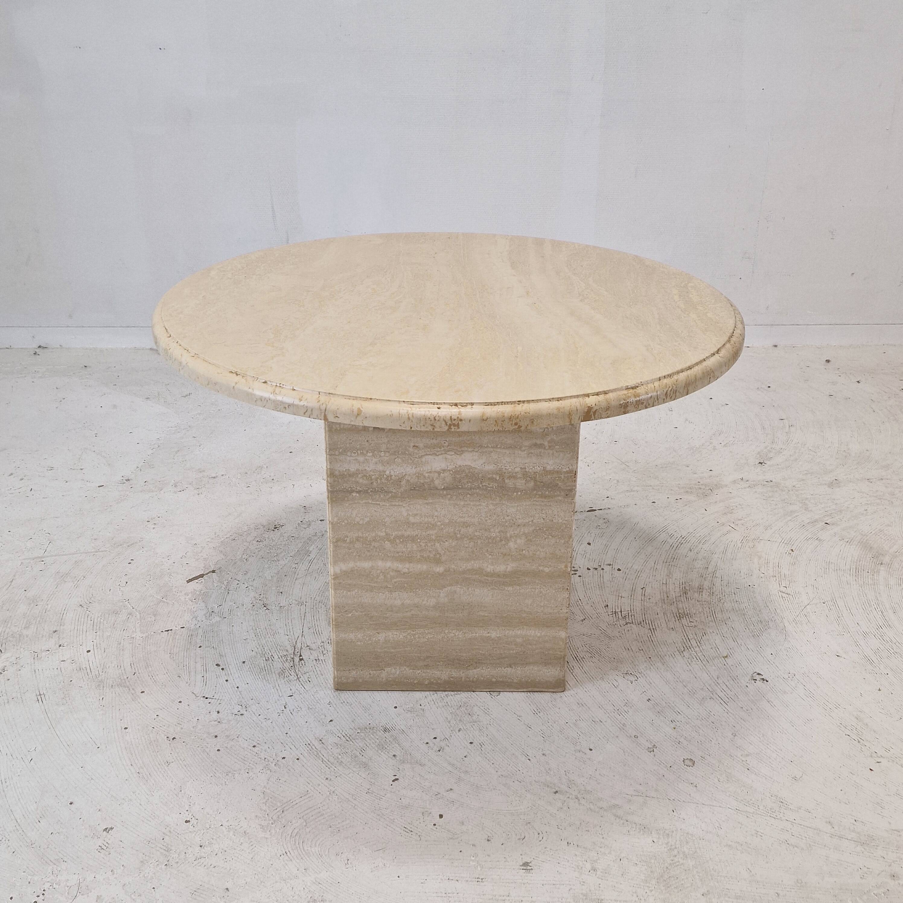 Italian Round Coffee or Side Table in Travertine, 1980s