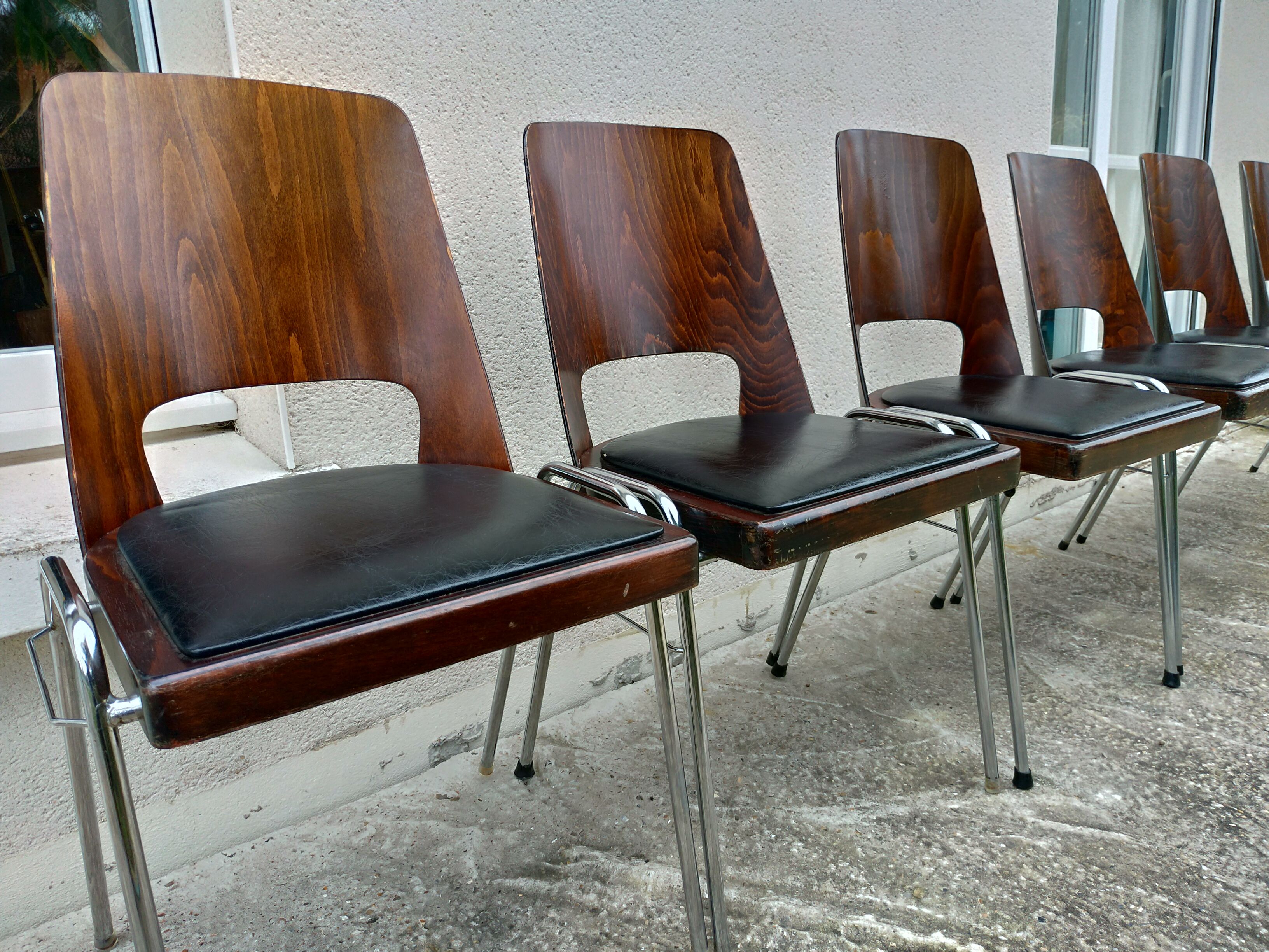6 stackable Baumann chairs