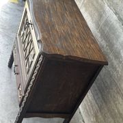 Petit meuble de rangement en chêne sculpté – circa 1930