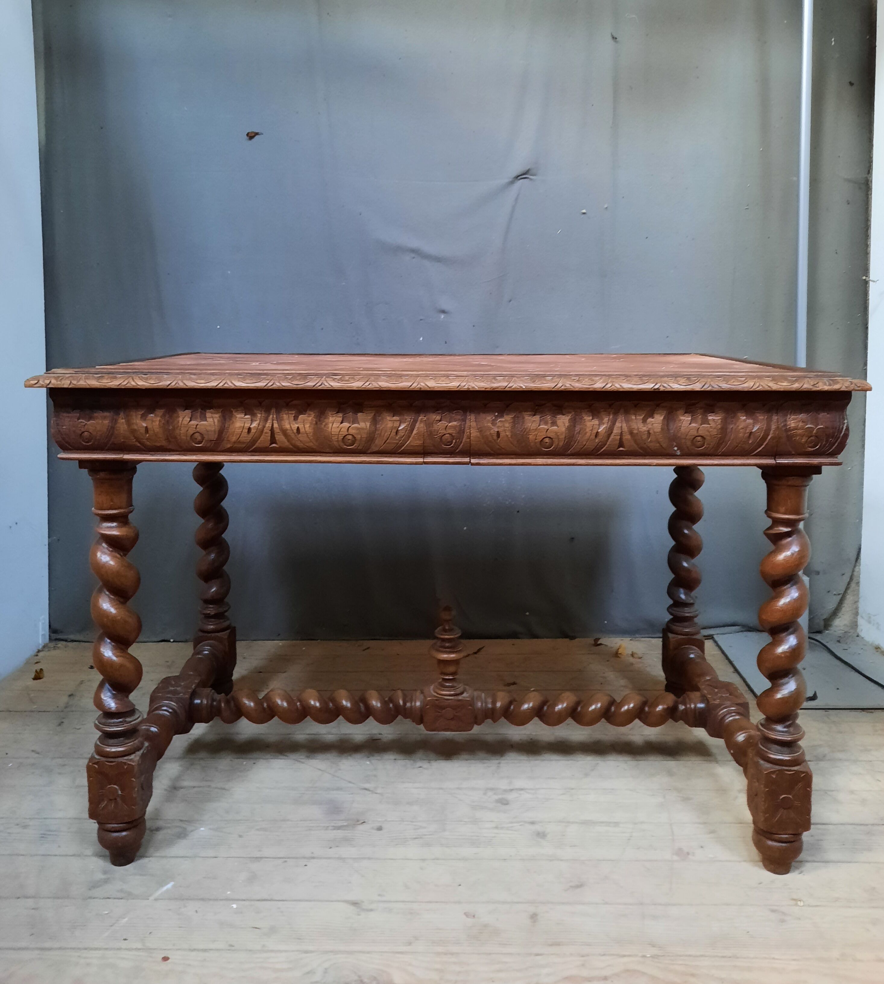 Table desk style Louis XIII