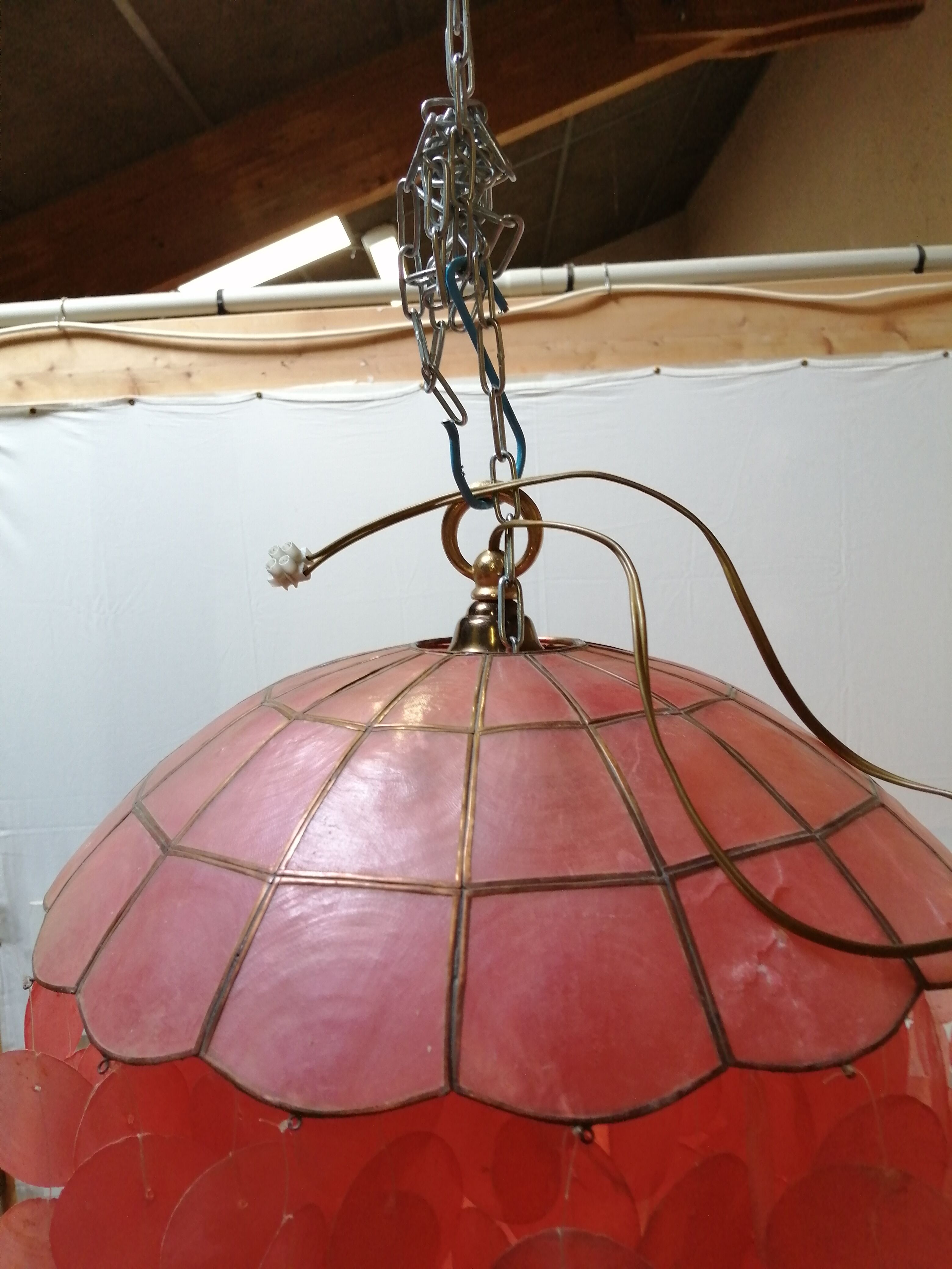 Suspension with pink mother-of-pearl tablets