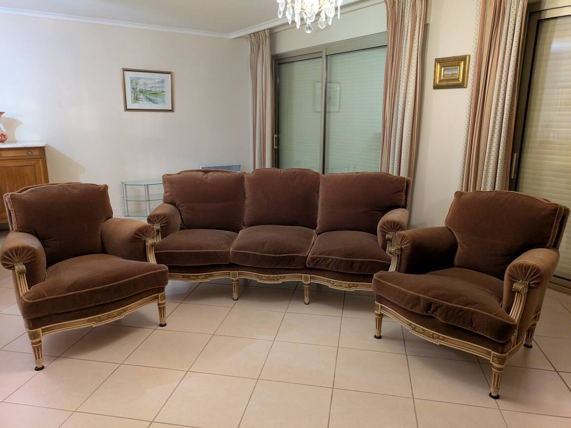 Sofa and two Louis XVI armchairs.