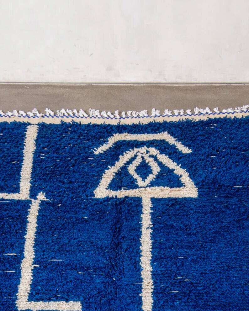 Traditional handmade Berber rug 250cm x 150cm