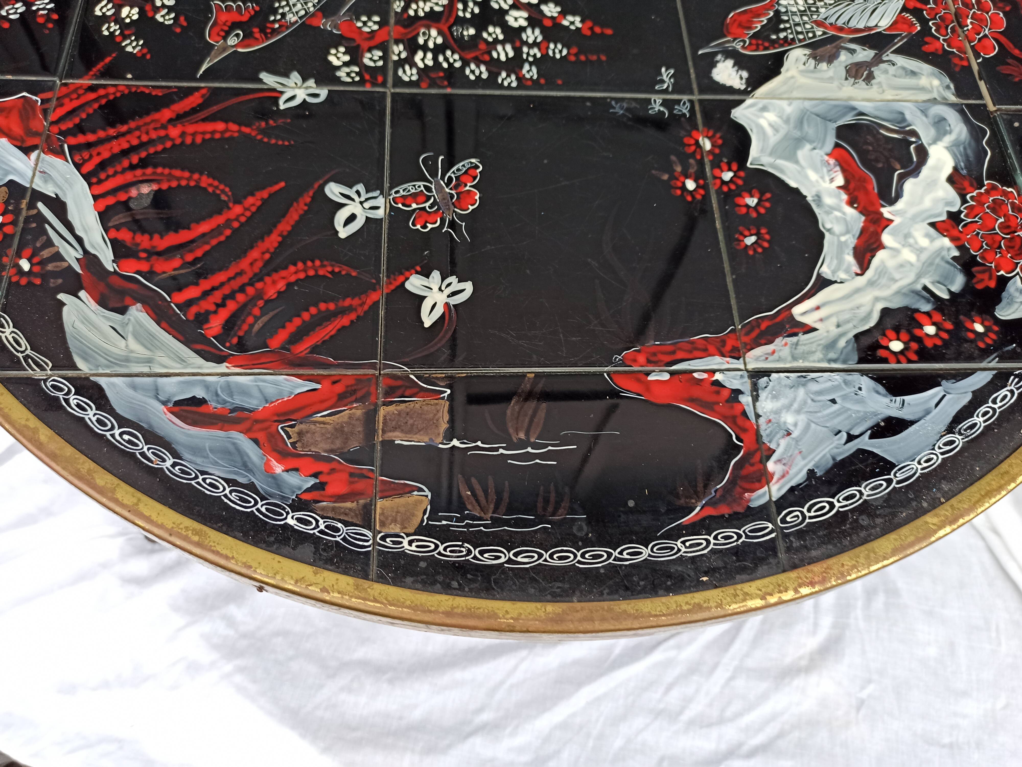 Table basse ronde décor japonisant oiseau fleurs