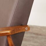 Fauteuil lounge scandinave en cuir végétal taupe foncé, design classique, couleur noyer