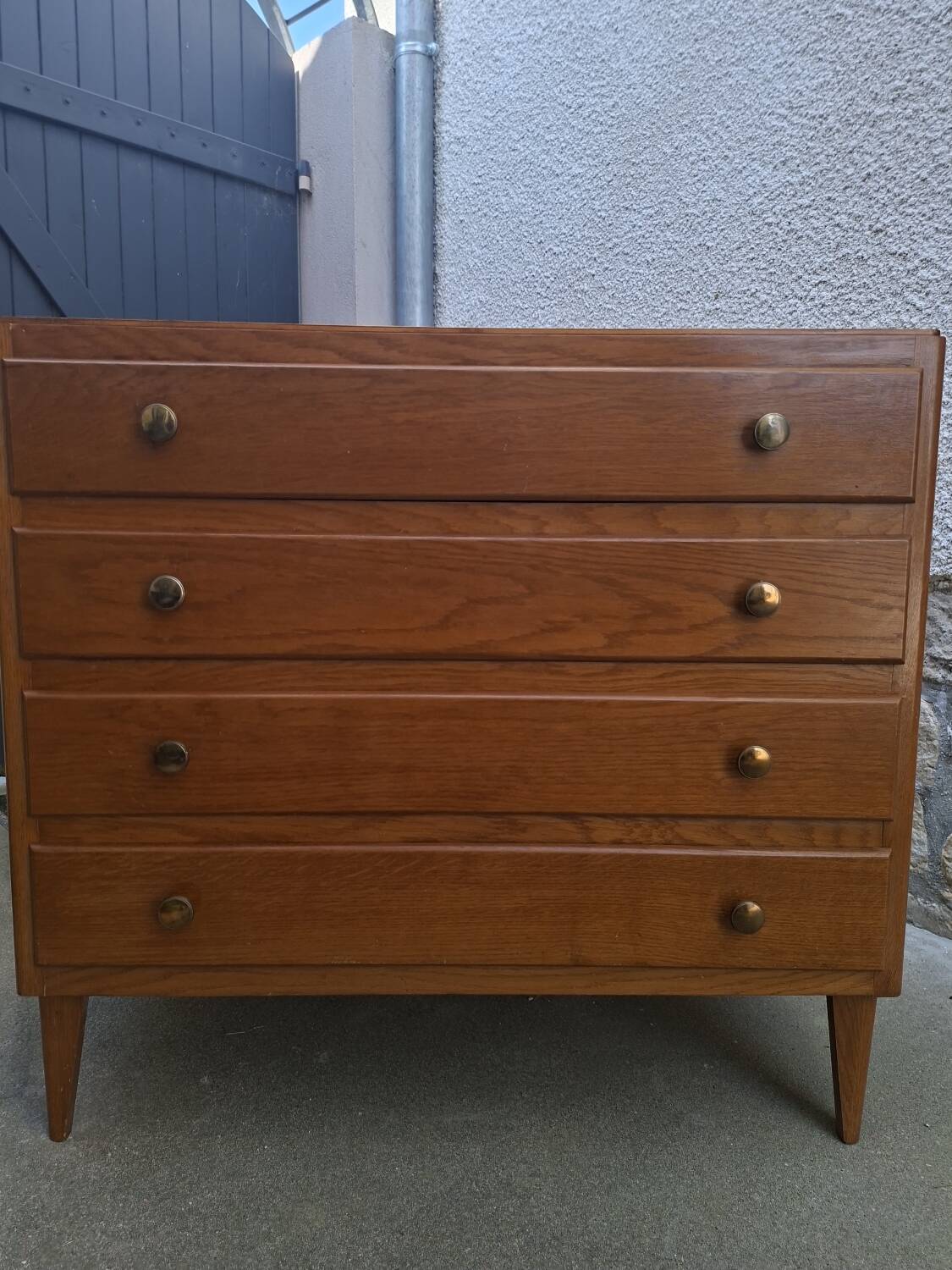 Vintage chest of drawers with tapered legs, 1950s design, 4 drawers.