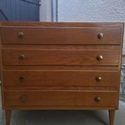 Vintage chest of drawers with tapered legs, 1950s design, 4 drawers.