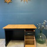Desk of Postof the 1950s